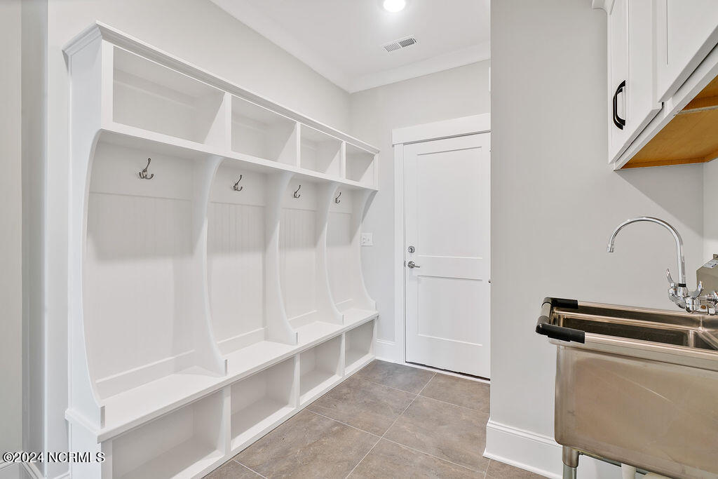 8246 Winding Creek Circle Property Photo 27