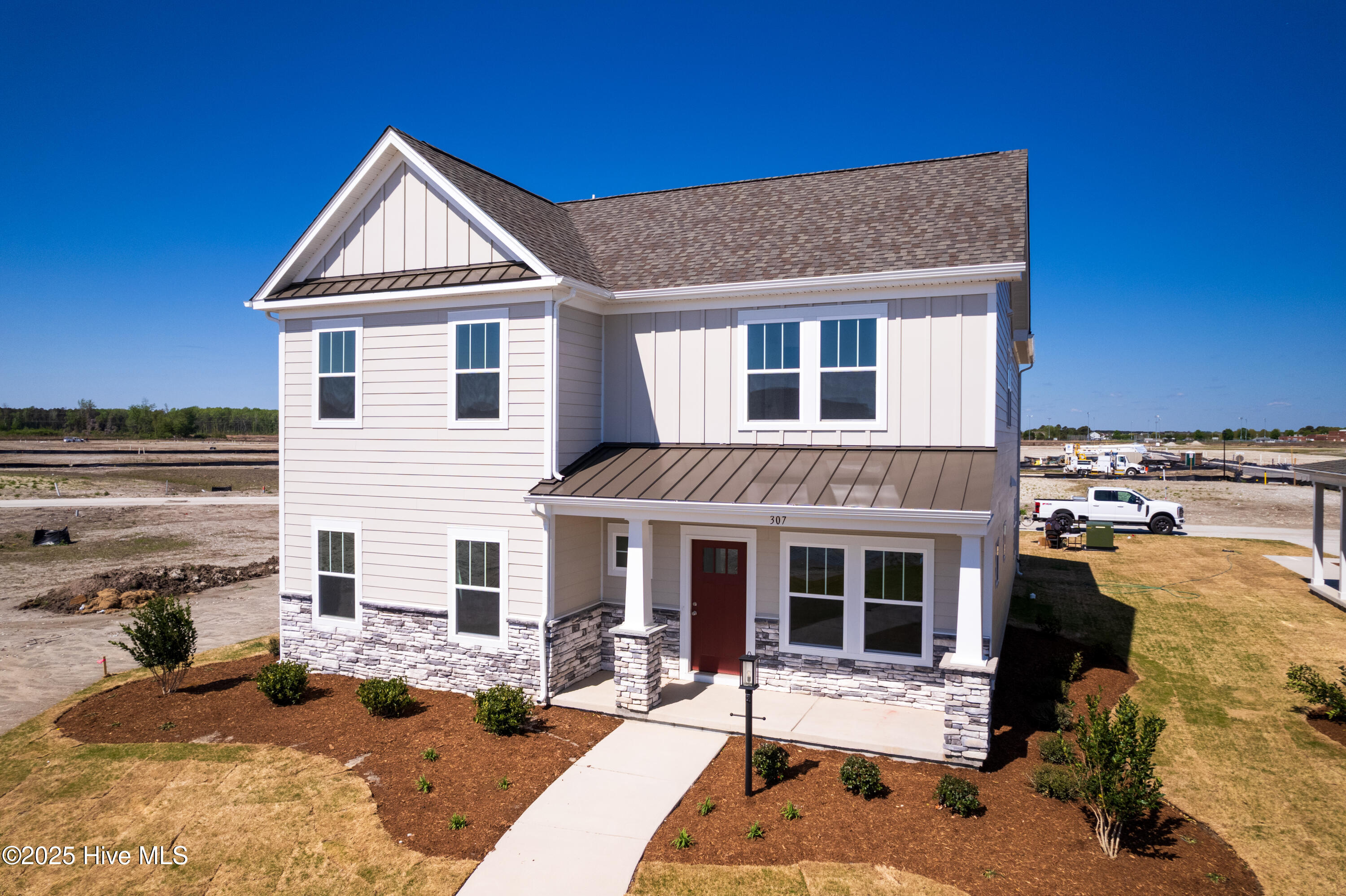 307 Iris Circle Property Photo 2