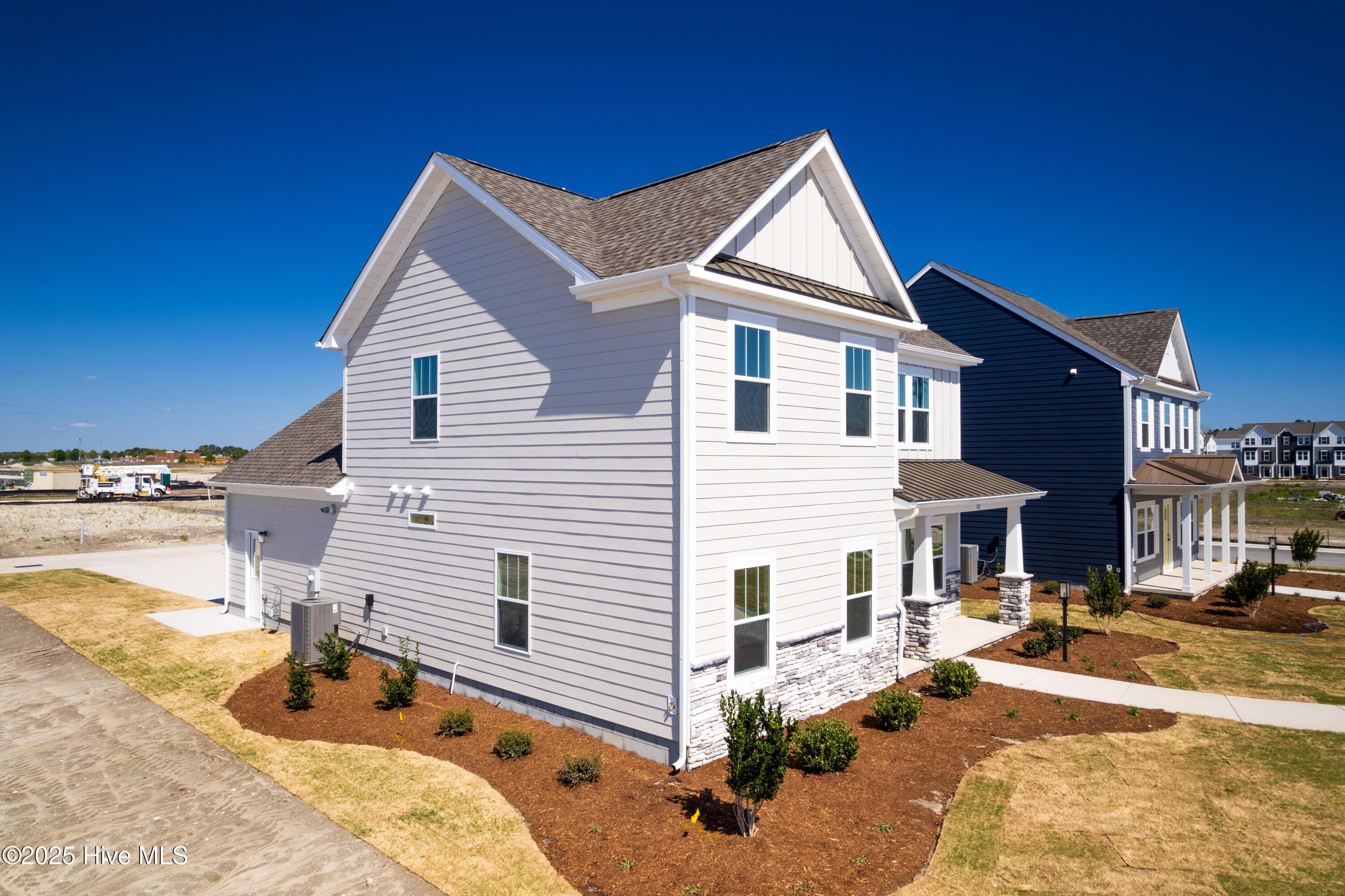 307 Iris Circle Property Photo 4