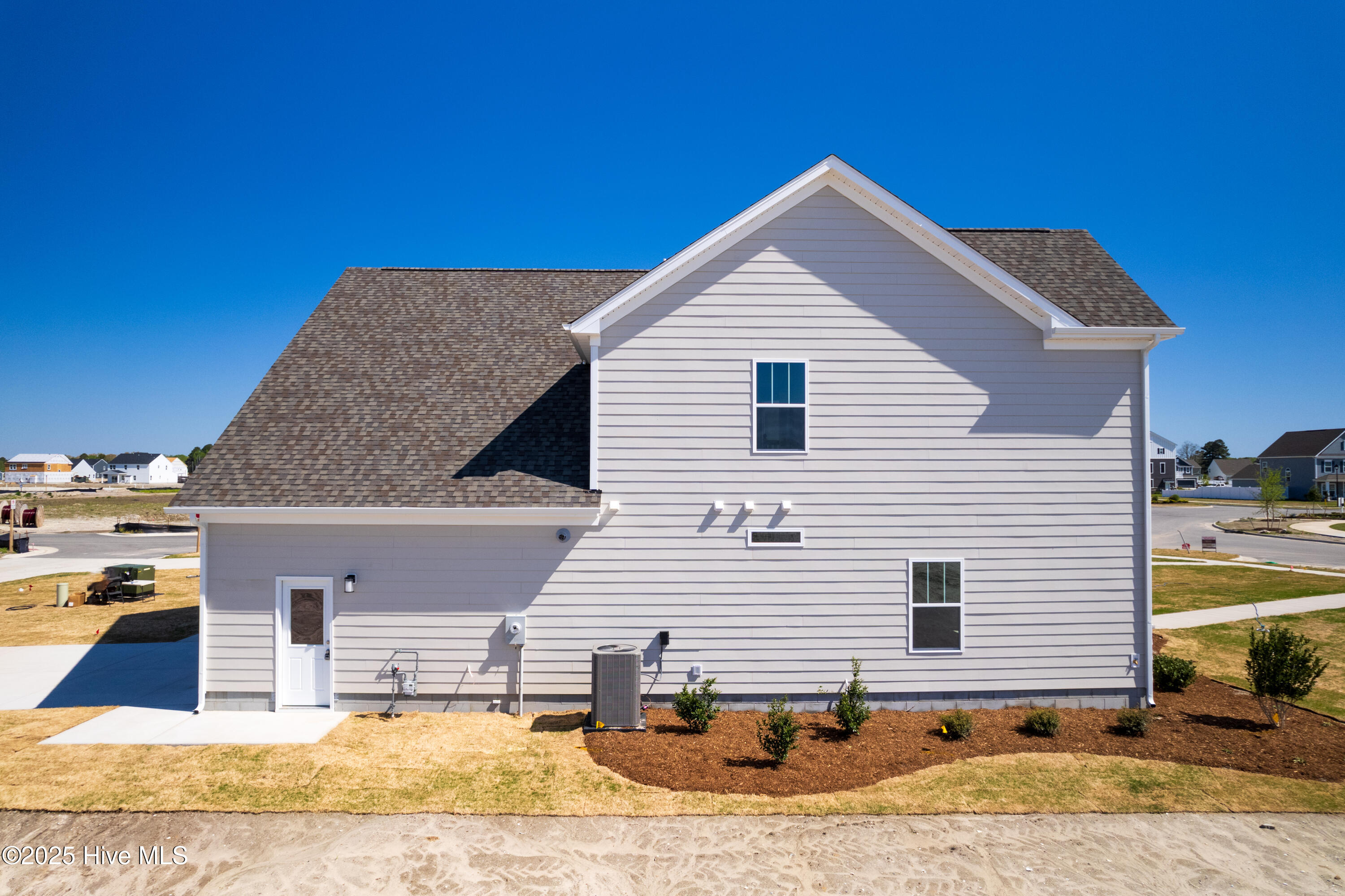 307 Iris Circle Property Photo 5