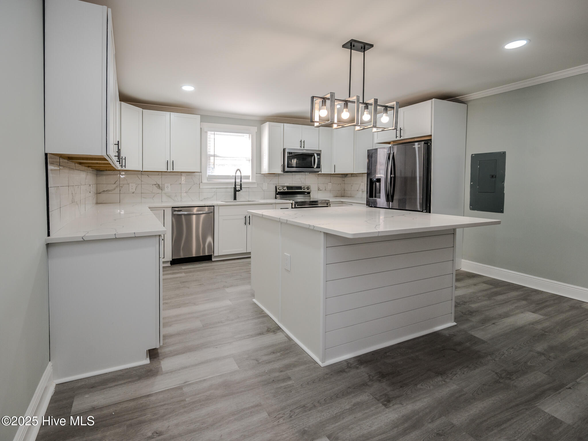 22180 Bundy Street Property Photo 8