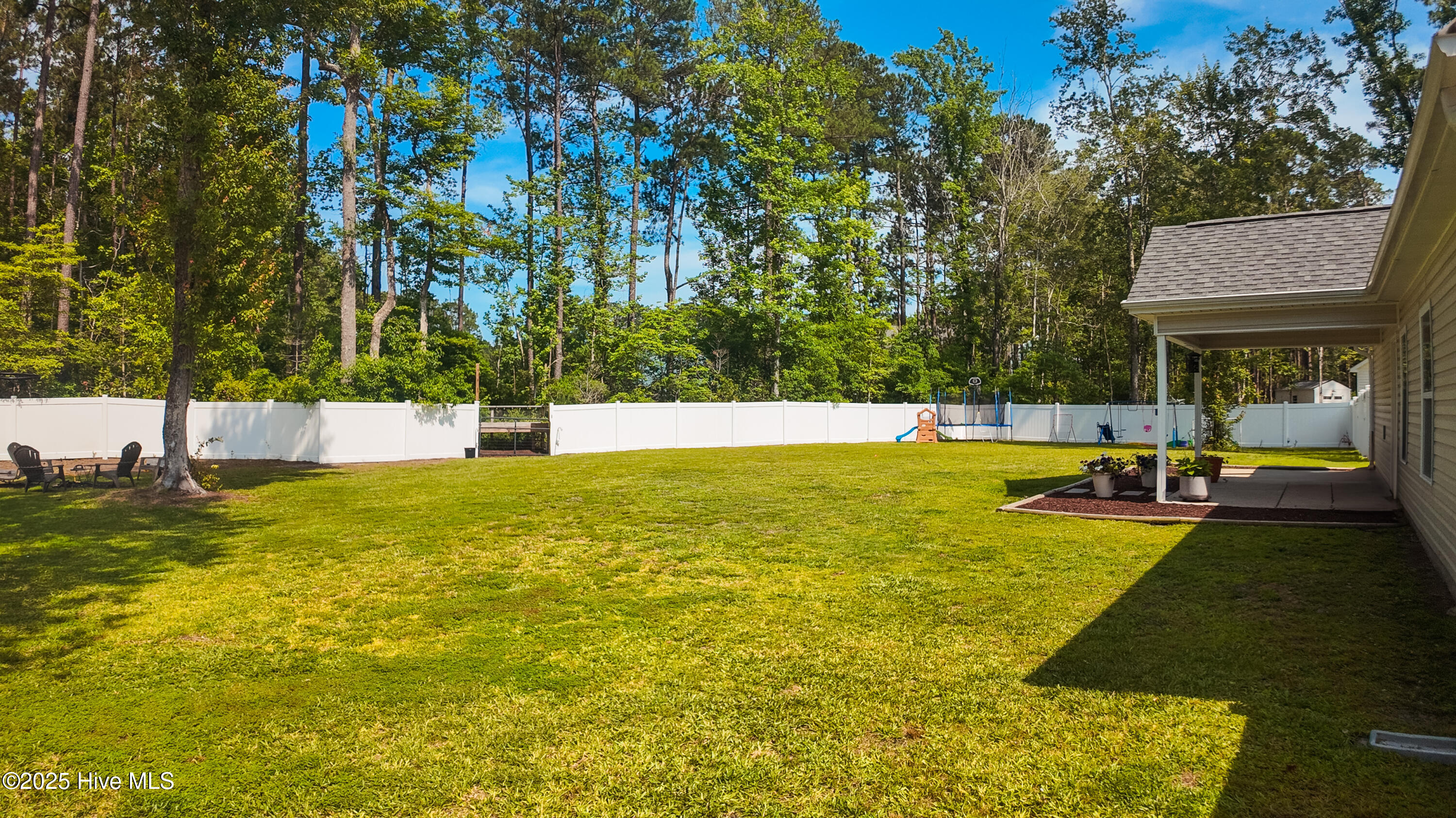 62 Northeast Drive Property Photo 6