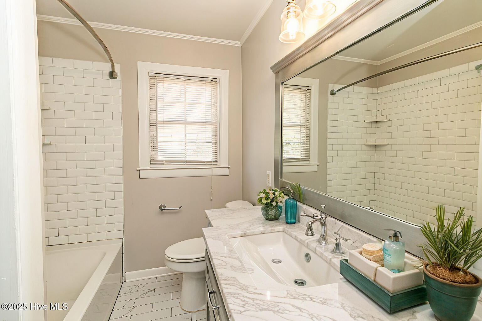 203 Irwin Street Property Photo 4