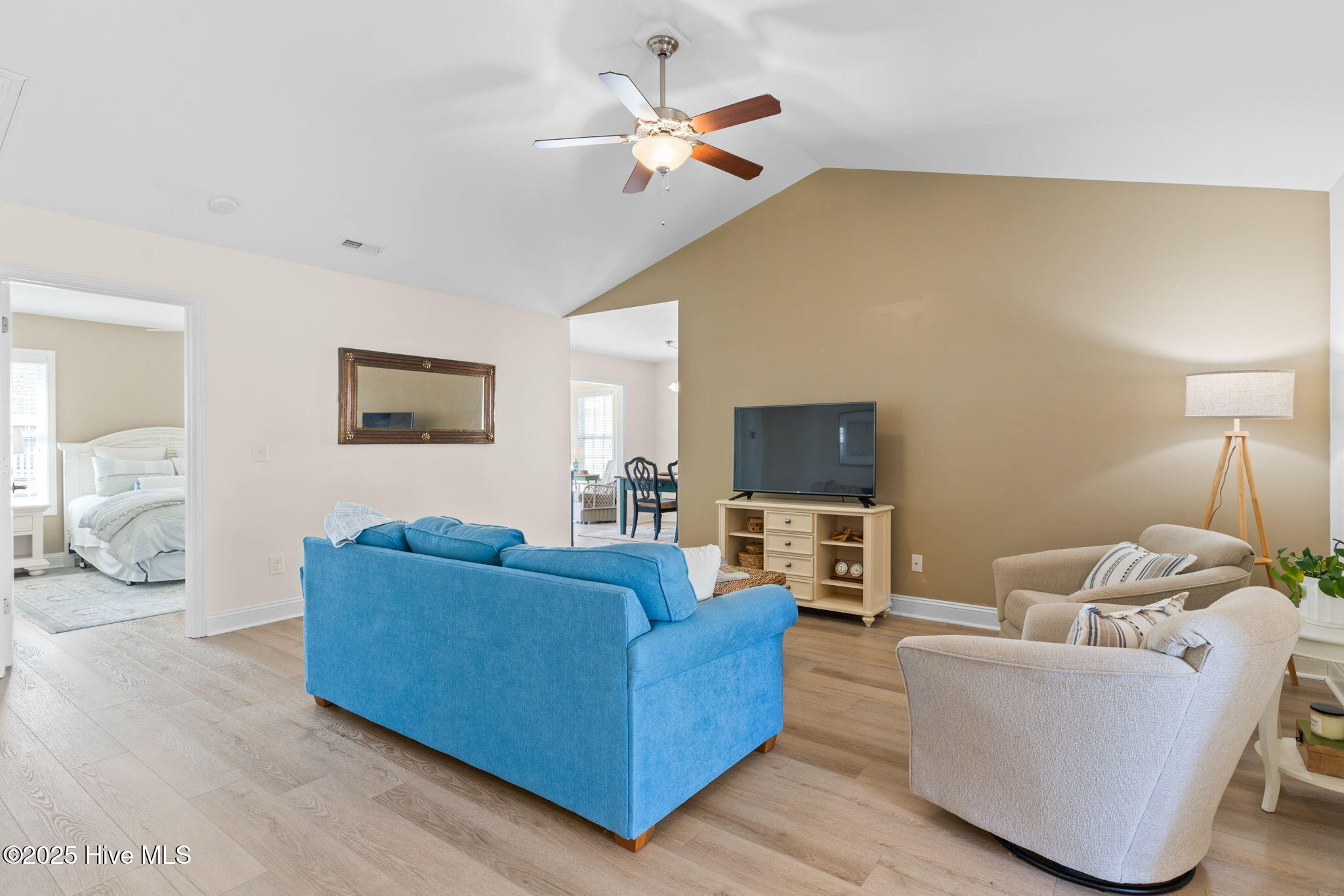 1274 Neptuno Court Property Photo 4