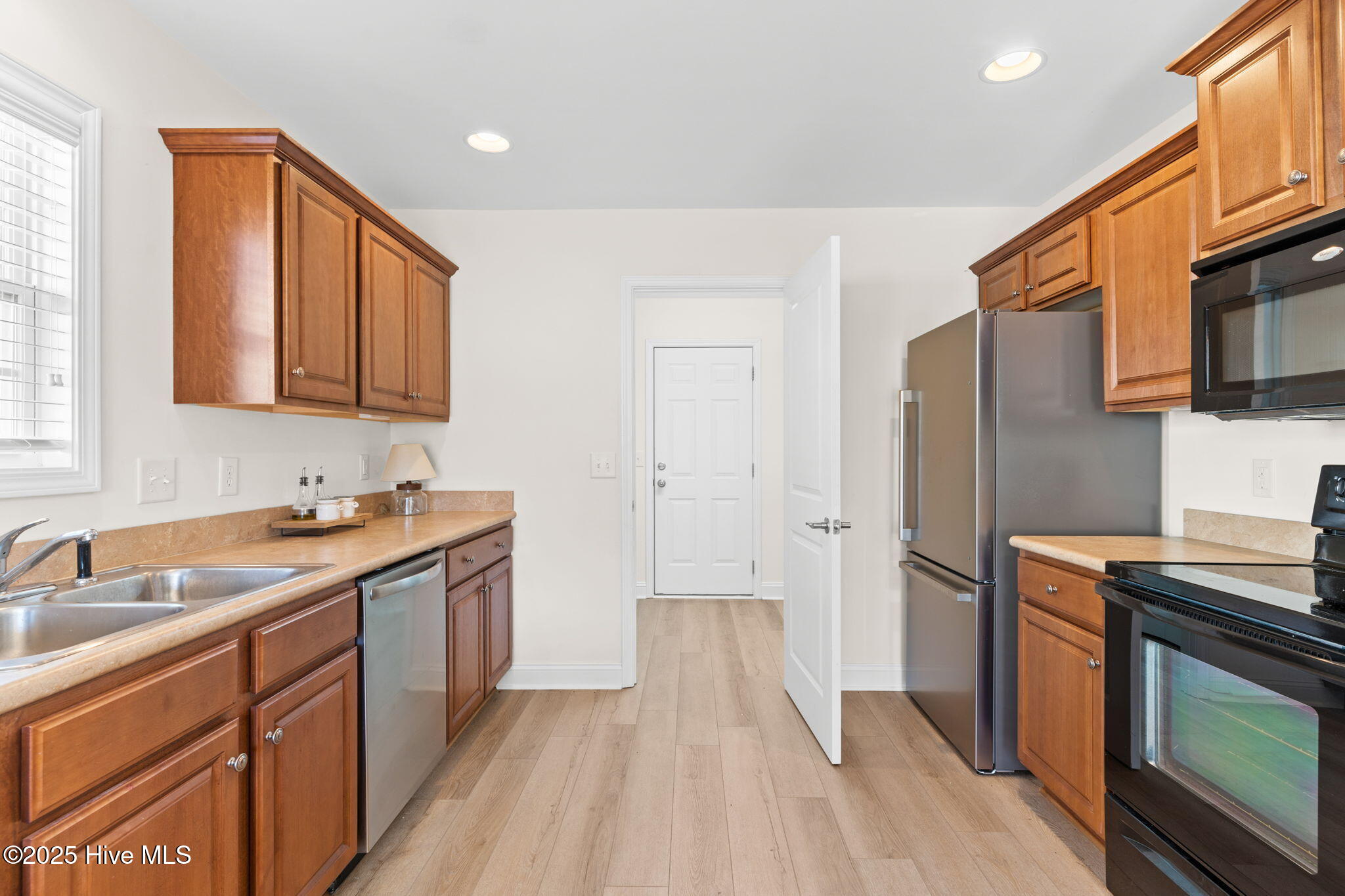 1274 Neptuno Court Property Photo 15