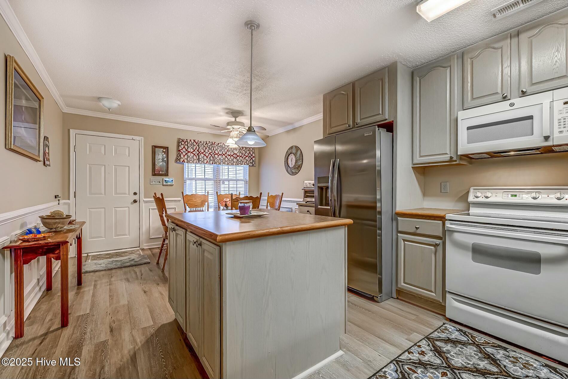 880 Fairway Drive 302bb Property Photo 5