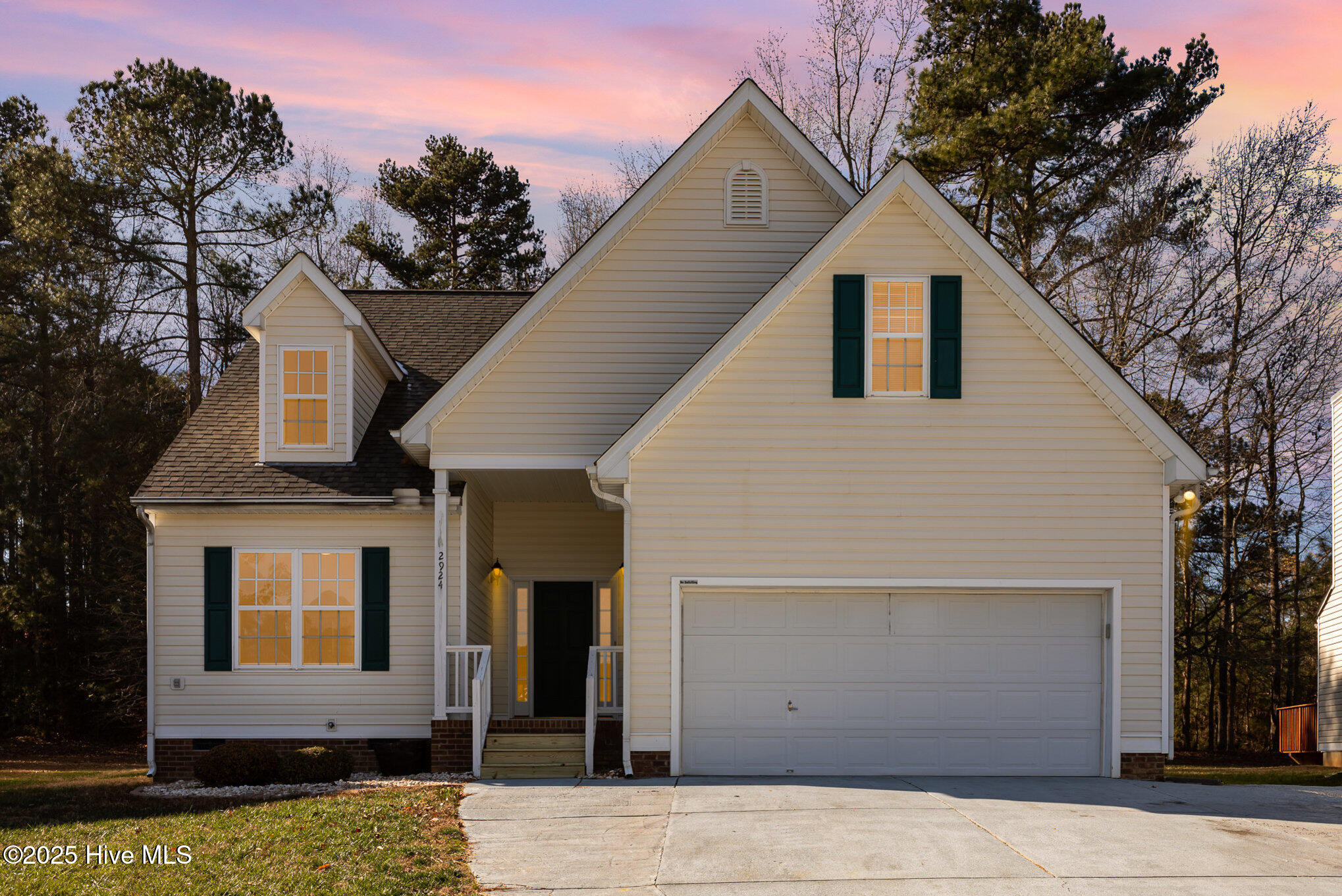 2924 Neals Creek Drive Property Photo 2