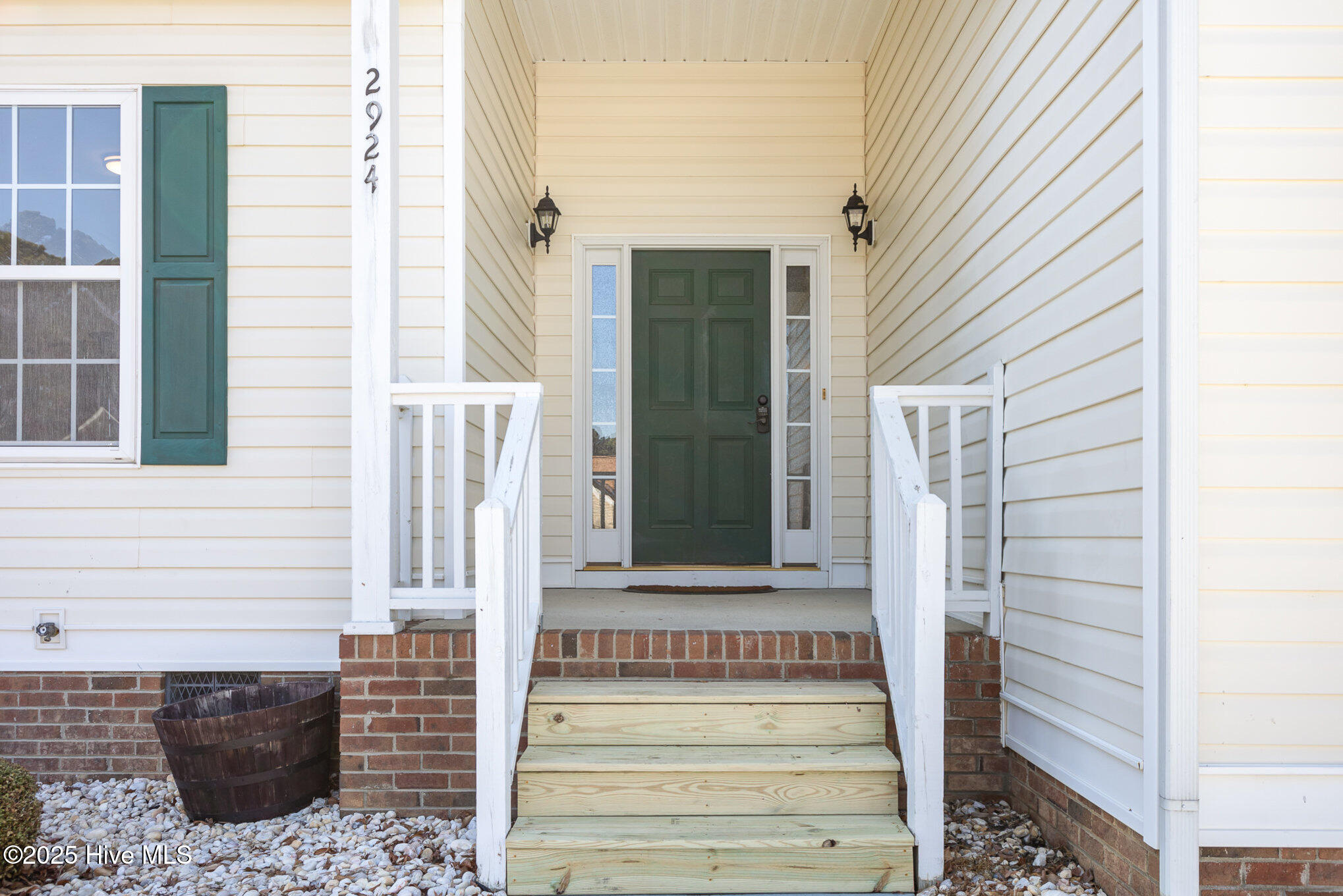 2924 Neals Creek Drive Property Photo 5