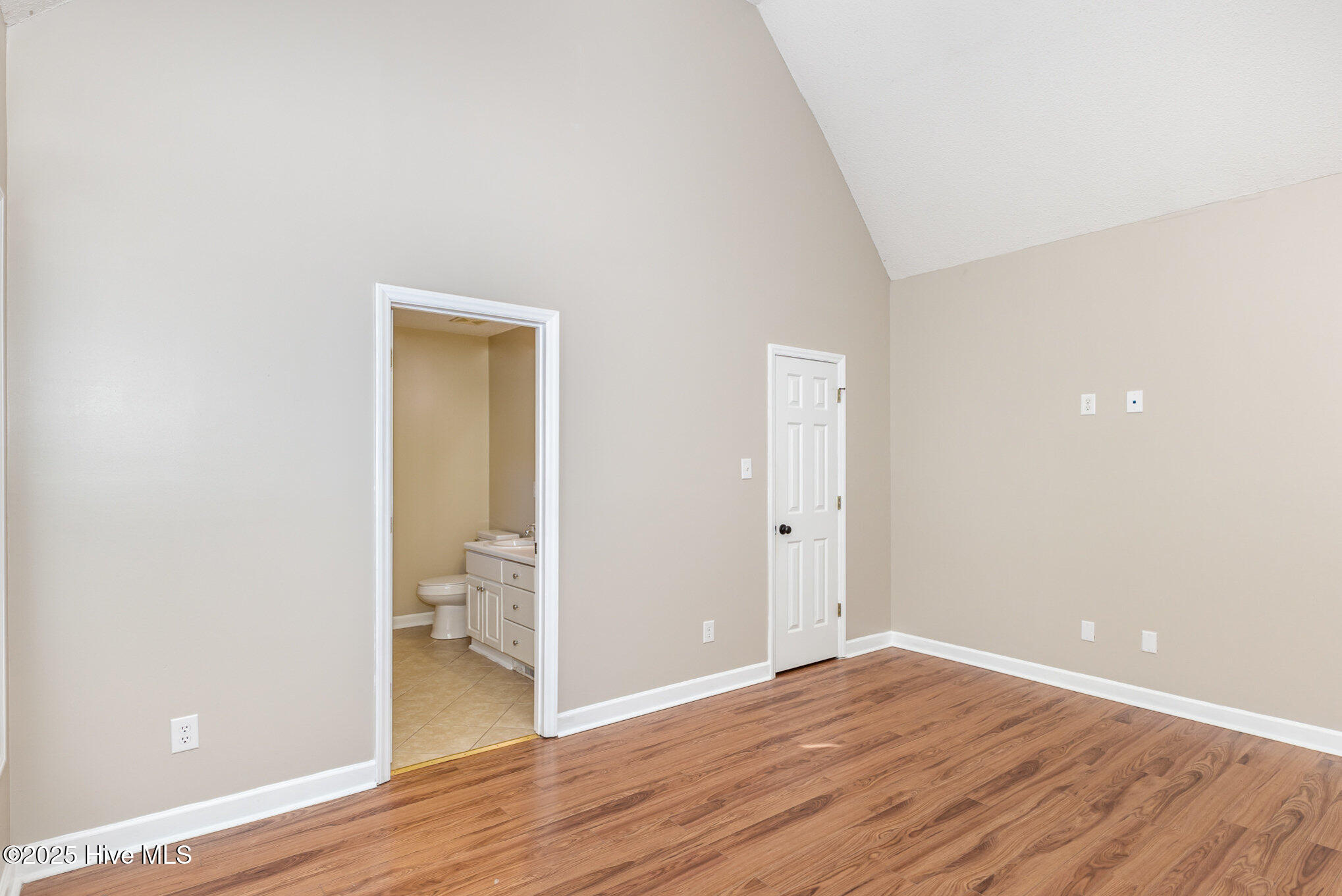 2924 Neals Creek Drive Property Photo 12