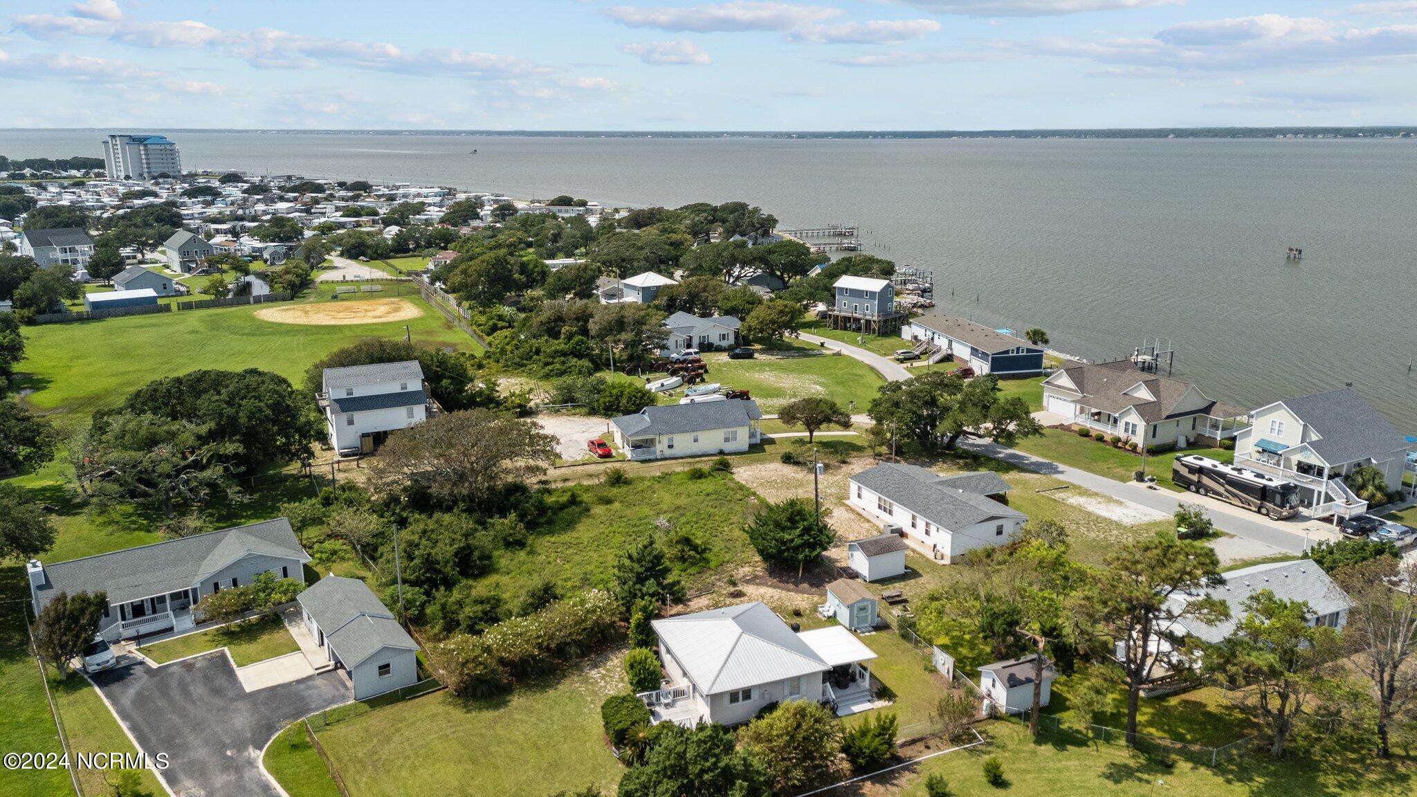189 Shore Drive Property Photo 6