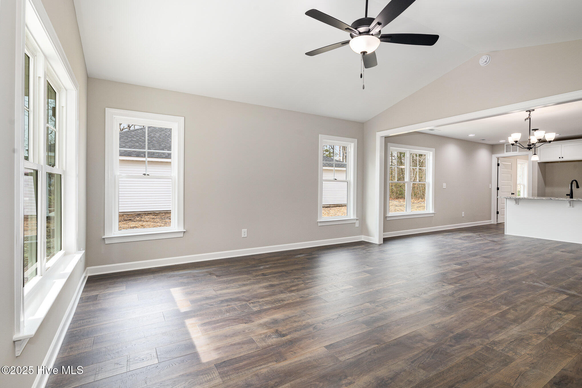 303 E Pope Avenue Property Photo 4