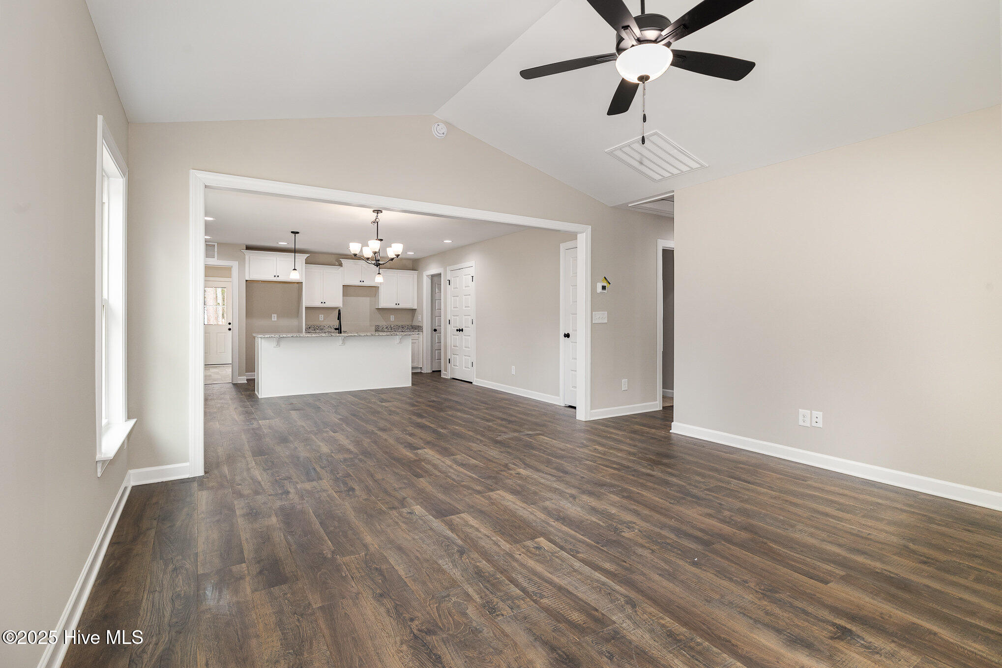 303 E Pope Avenue Property Photo 5