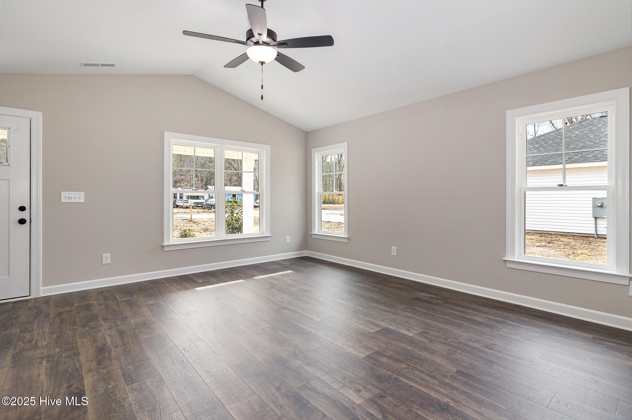 303 E Pope Avenue Property Photo 6