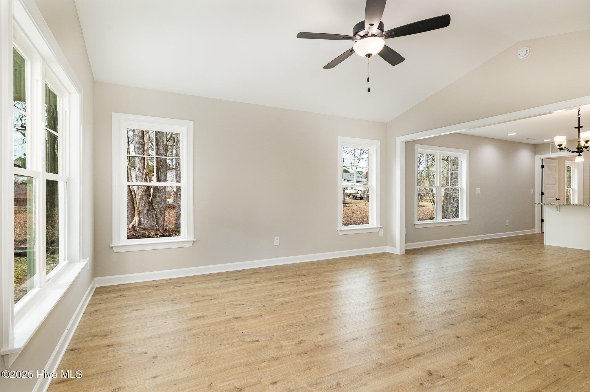307 E Pope Avenue Property Photo 3