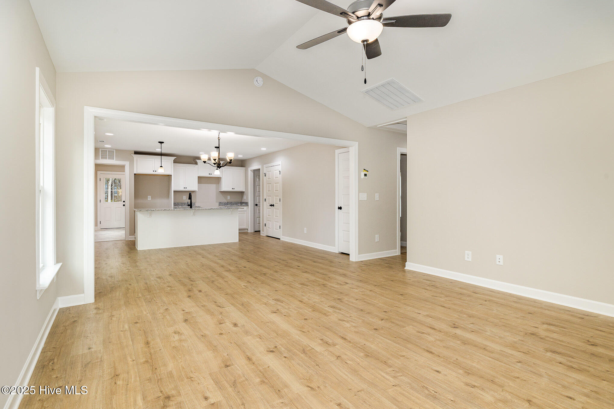 307 E Pope Avenue Property Photo 4