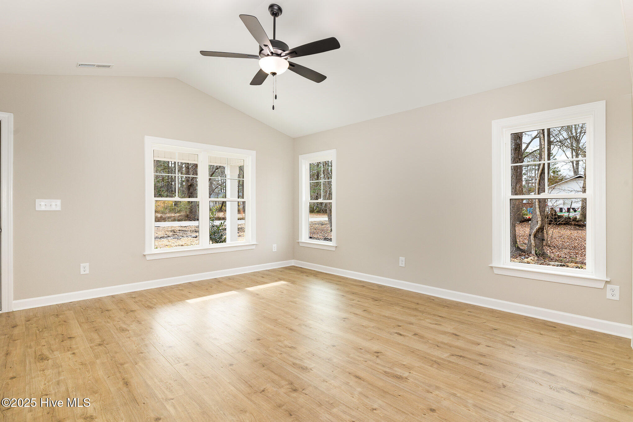 307 E Pope Avenue Property Photo 5