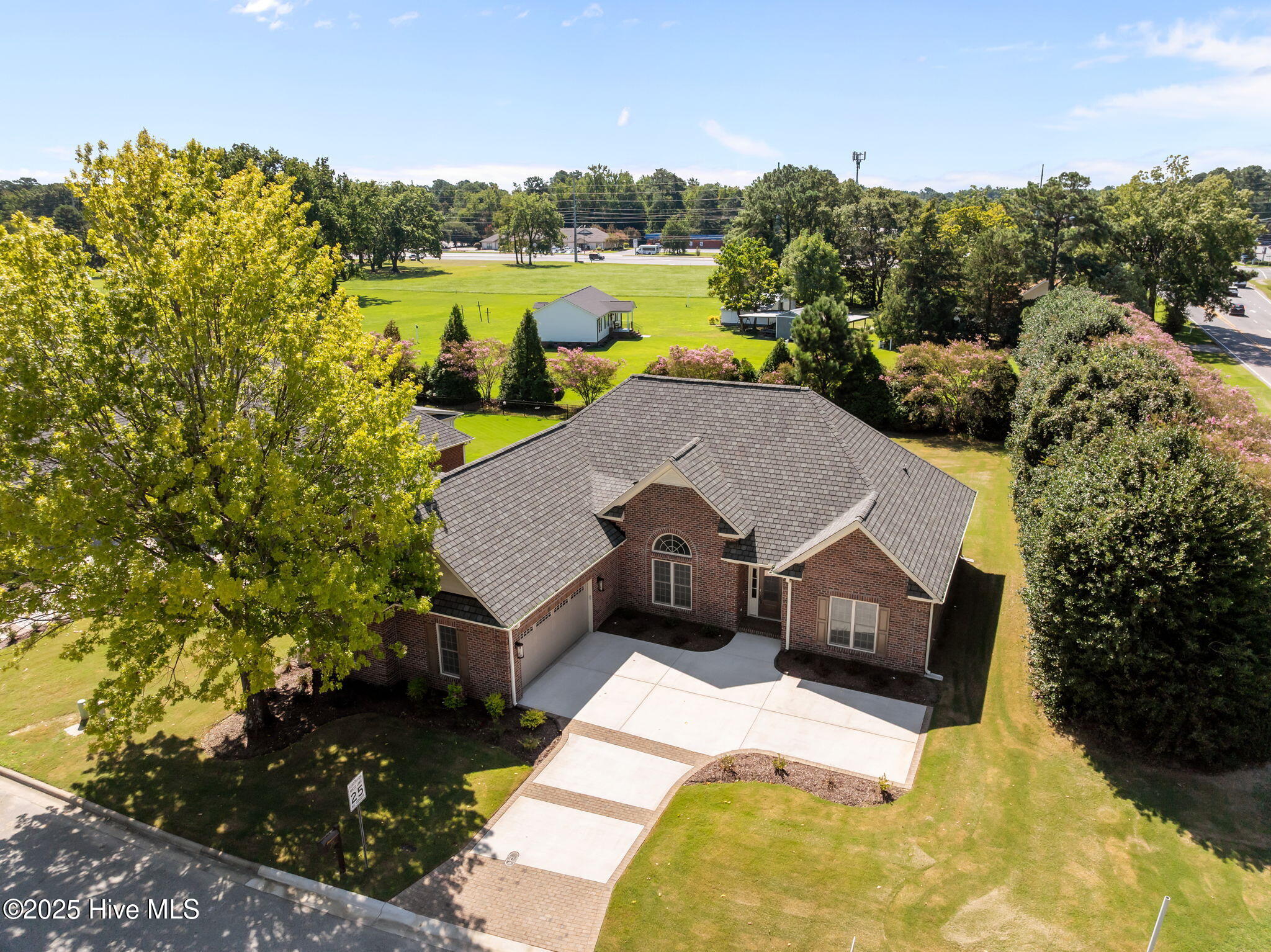 305 Jack Place Property Photo 2