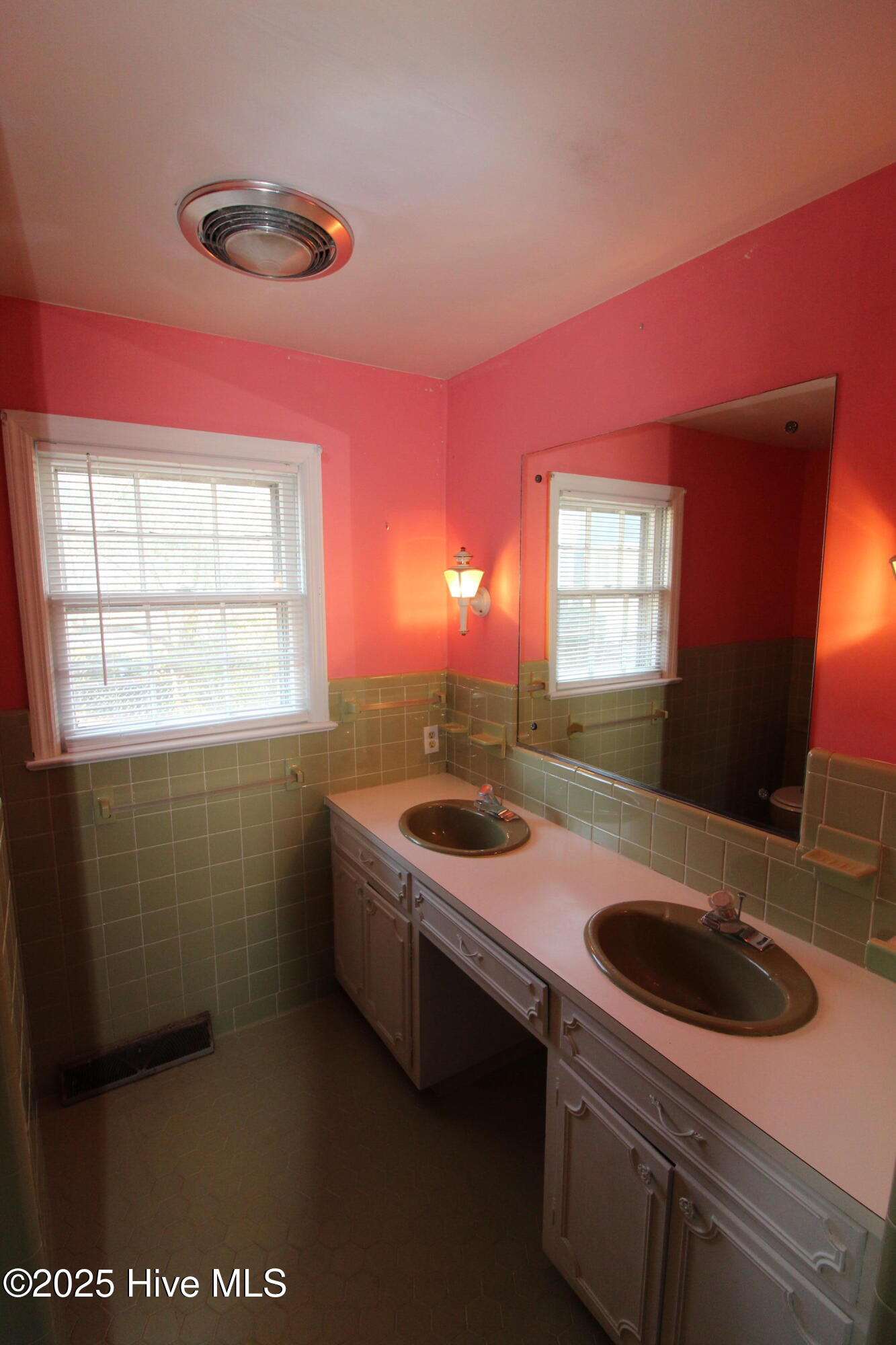 209 Barnes Street Property Photo 9