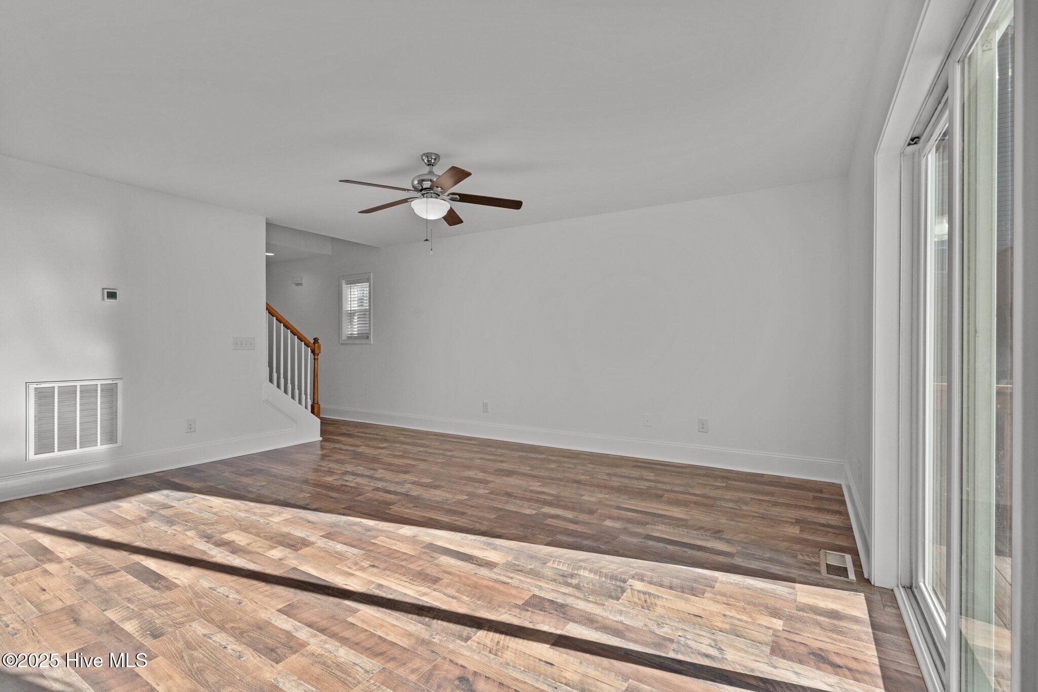426 W Illinois Avenue Property Photo 7