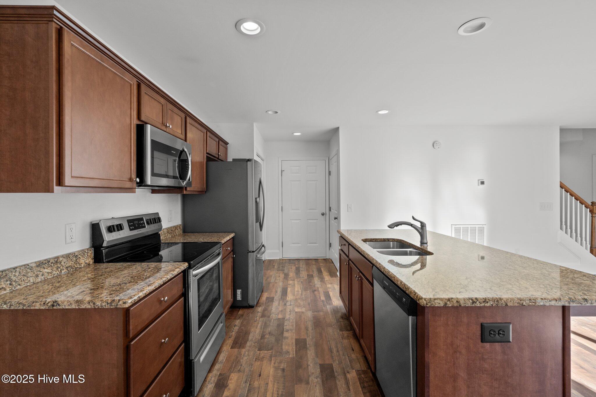 426 W Illinois Avenue Property Photo 12
