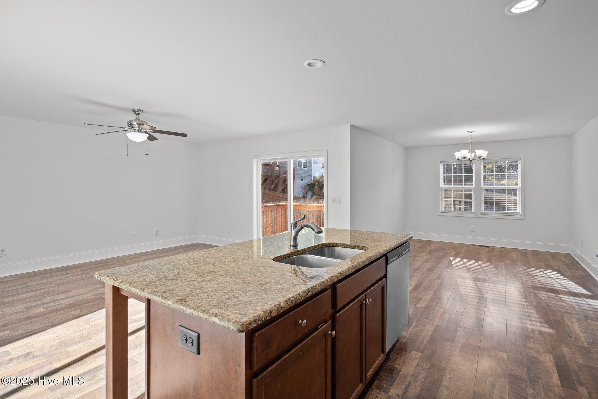 426 W Illinois Avenue Property Photo 14