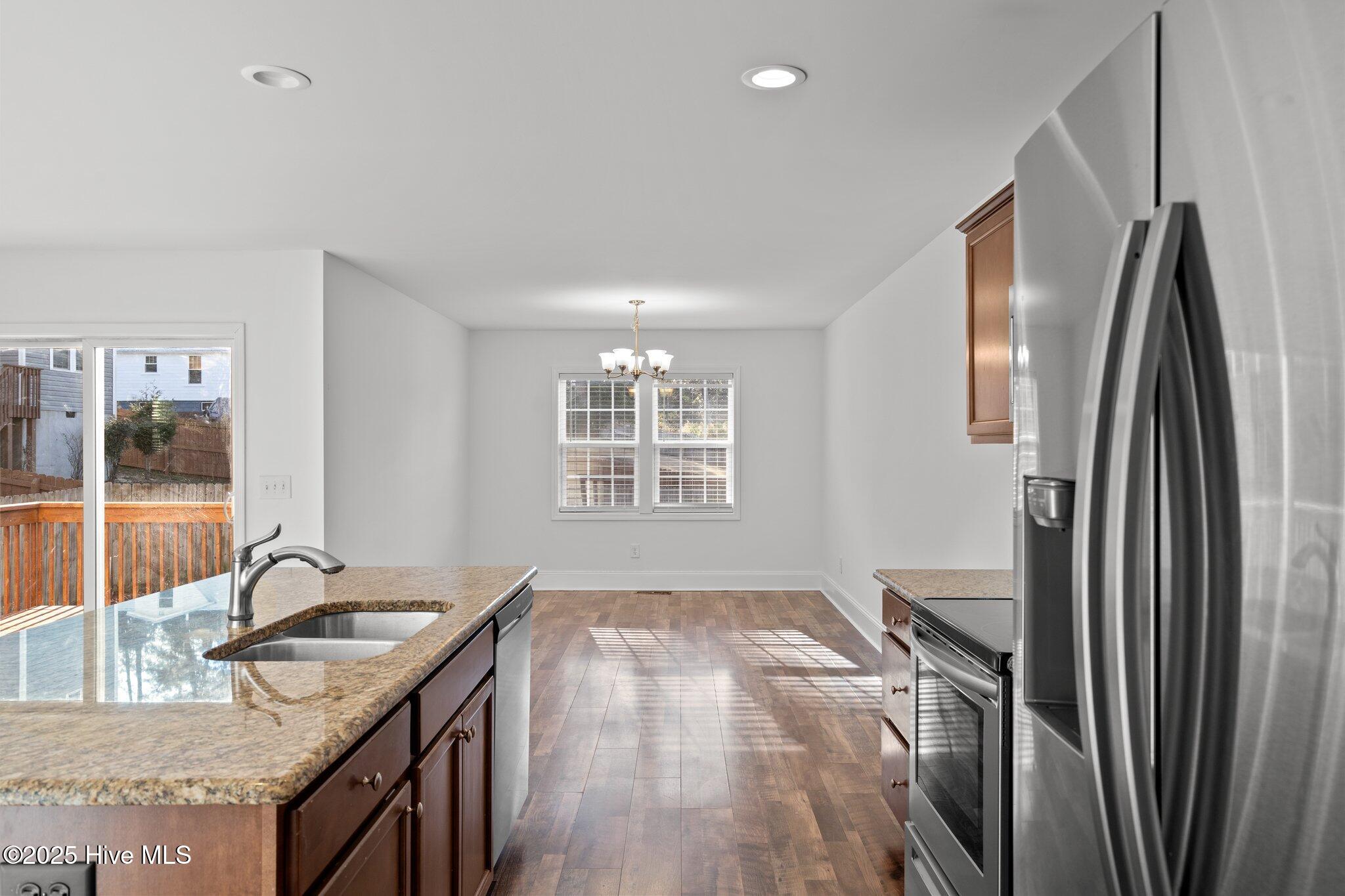 426 W Illinois Avenue Property Photo 15