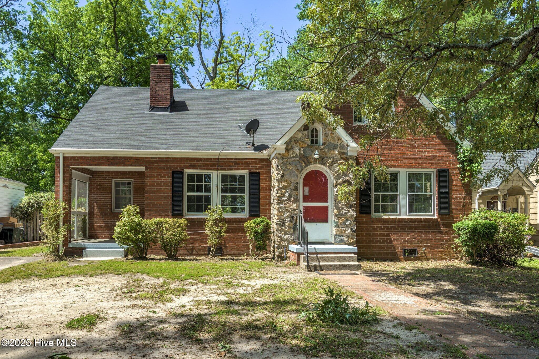 945 Sycamore Street Property Photo 2