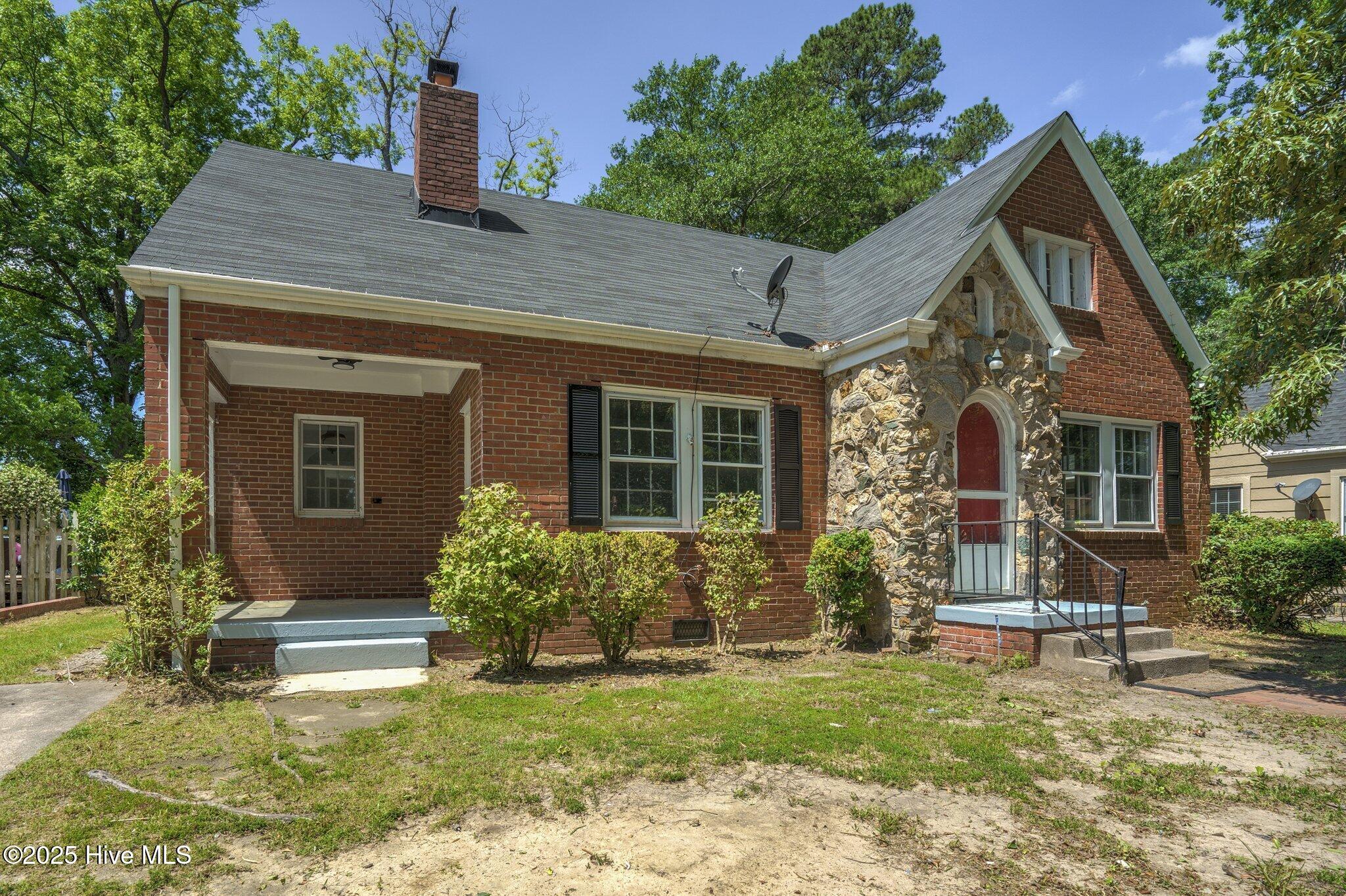 945 Sycamore Street Property Photo 3