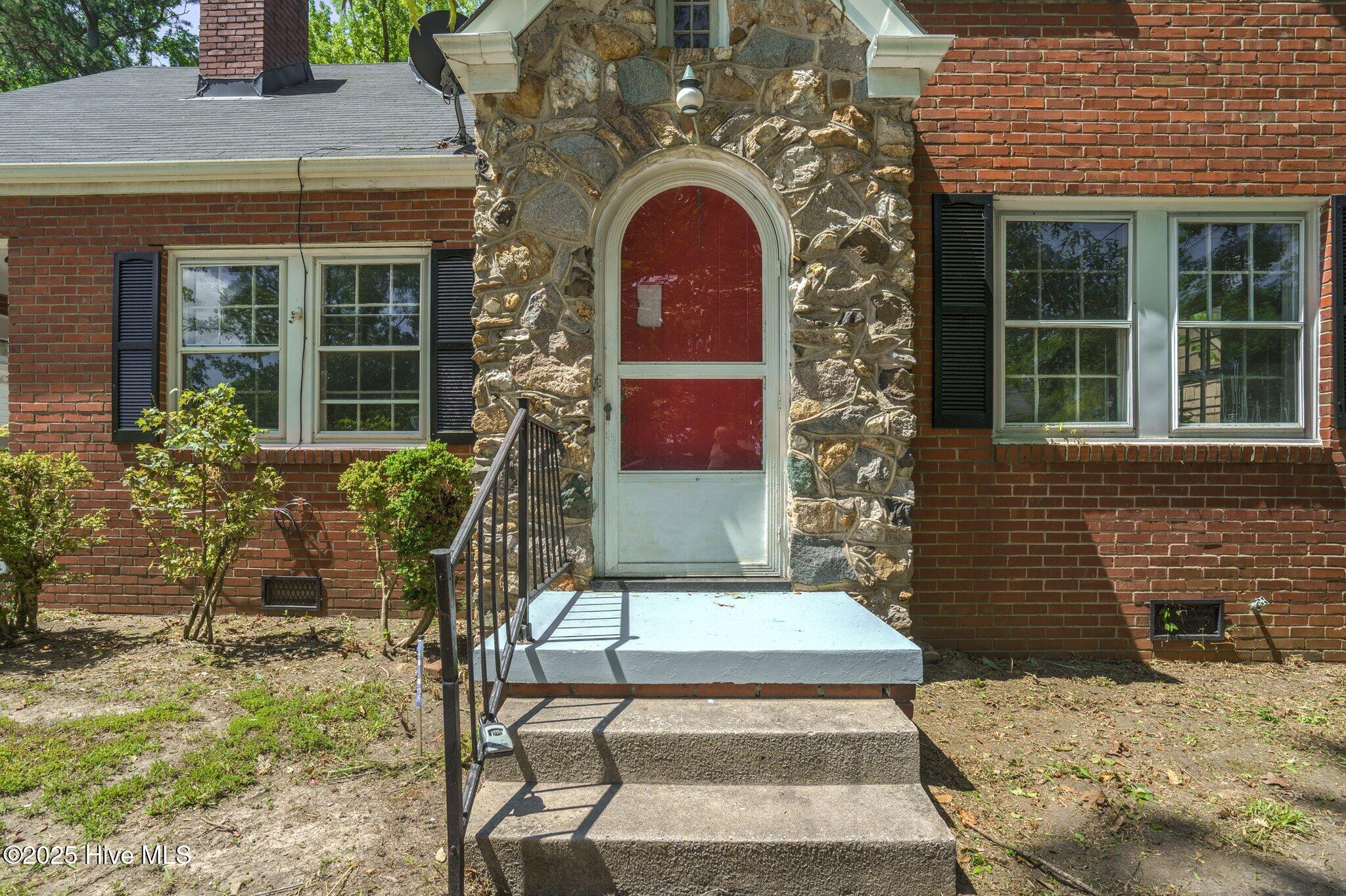 945 Sycamore Street Property Photo 5