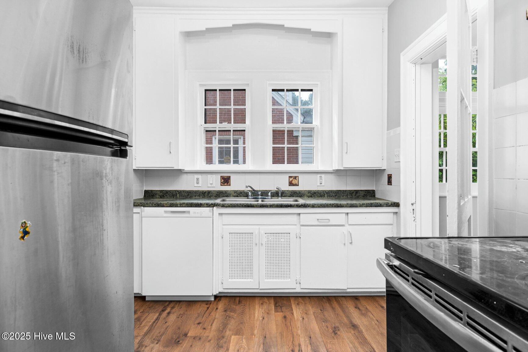 945 Sycamore Street Property Photo 14