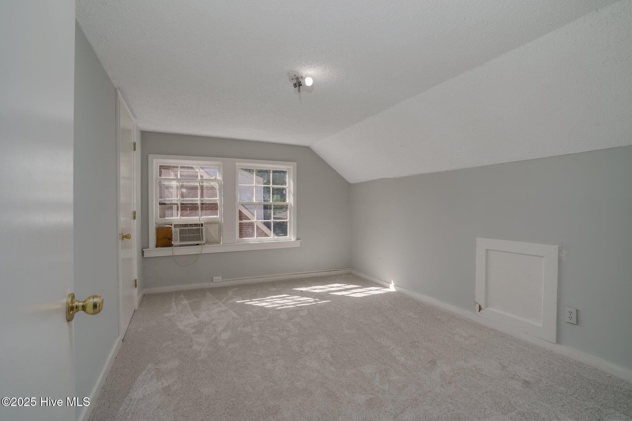 945 Sycamore Street Property Photo 26