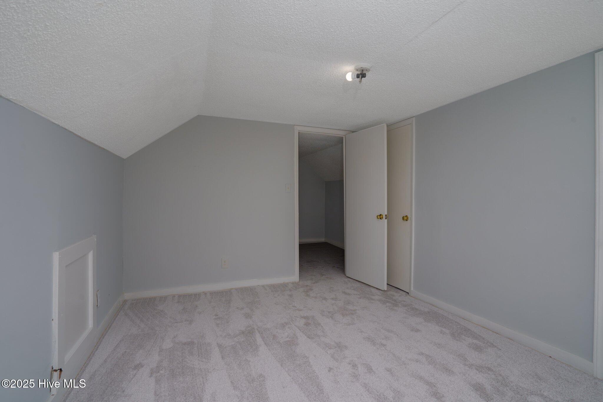 945 Sycamore Street Property Photo 27