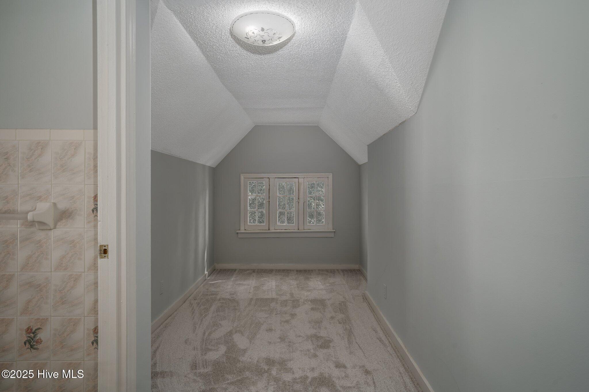 945 Sycamore Street Property Photo 28