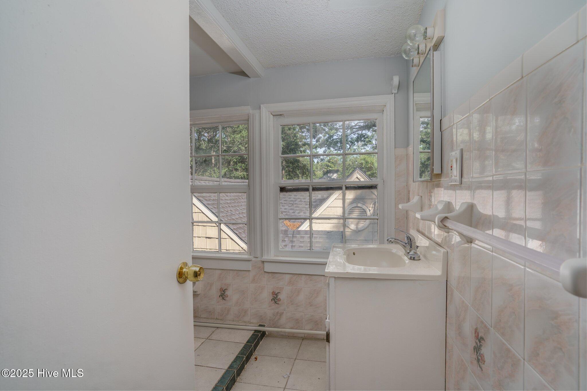 945 Sycamore Street Property Photo 29