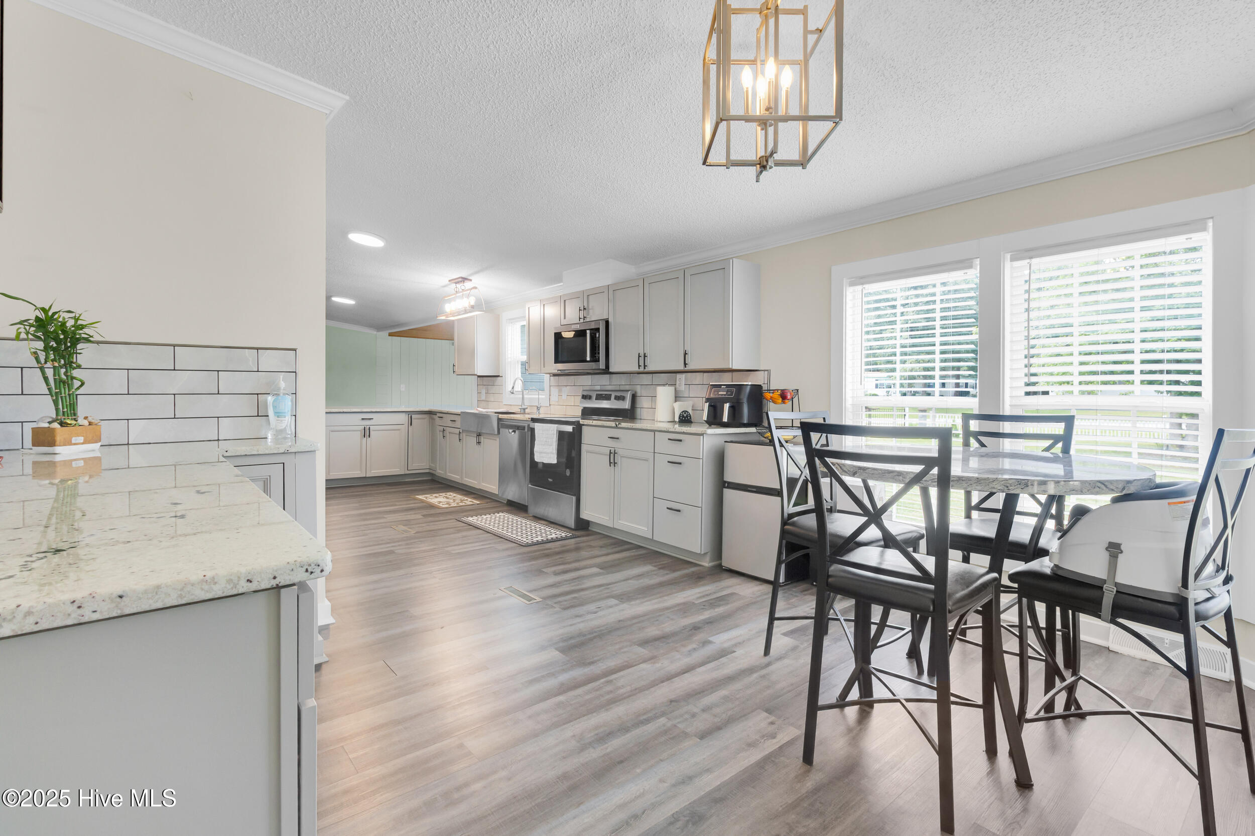 414 W Branch Drive Property Photo 3