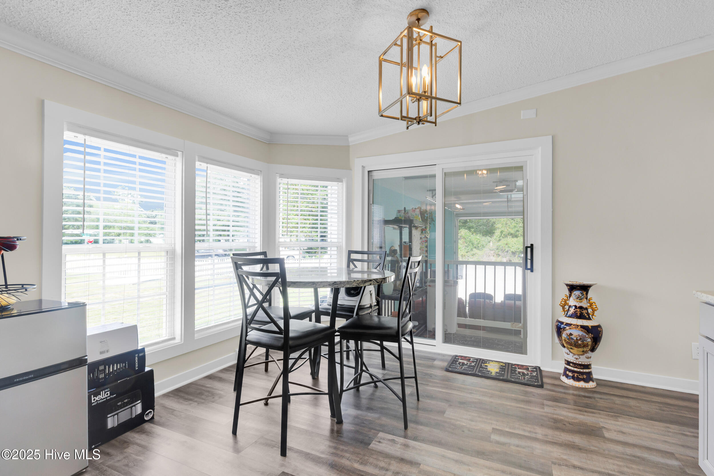 414 W Branch Drive Property Photo 4