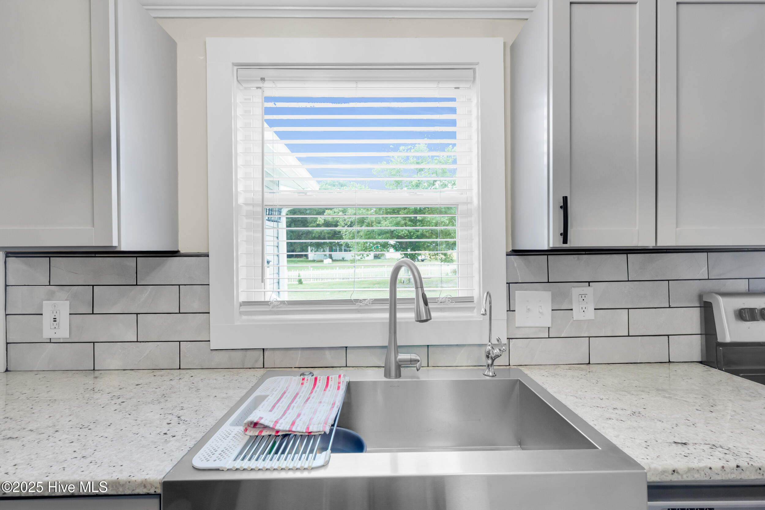 414 W Branch Drive Property Photo 5