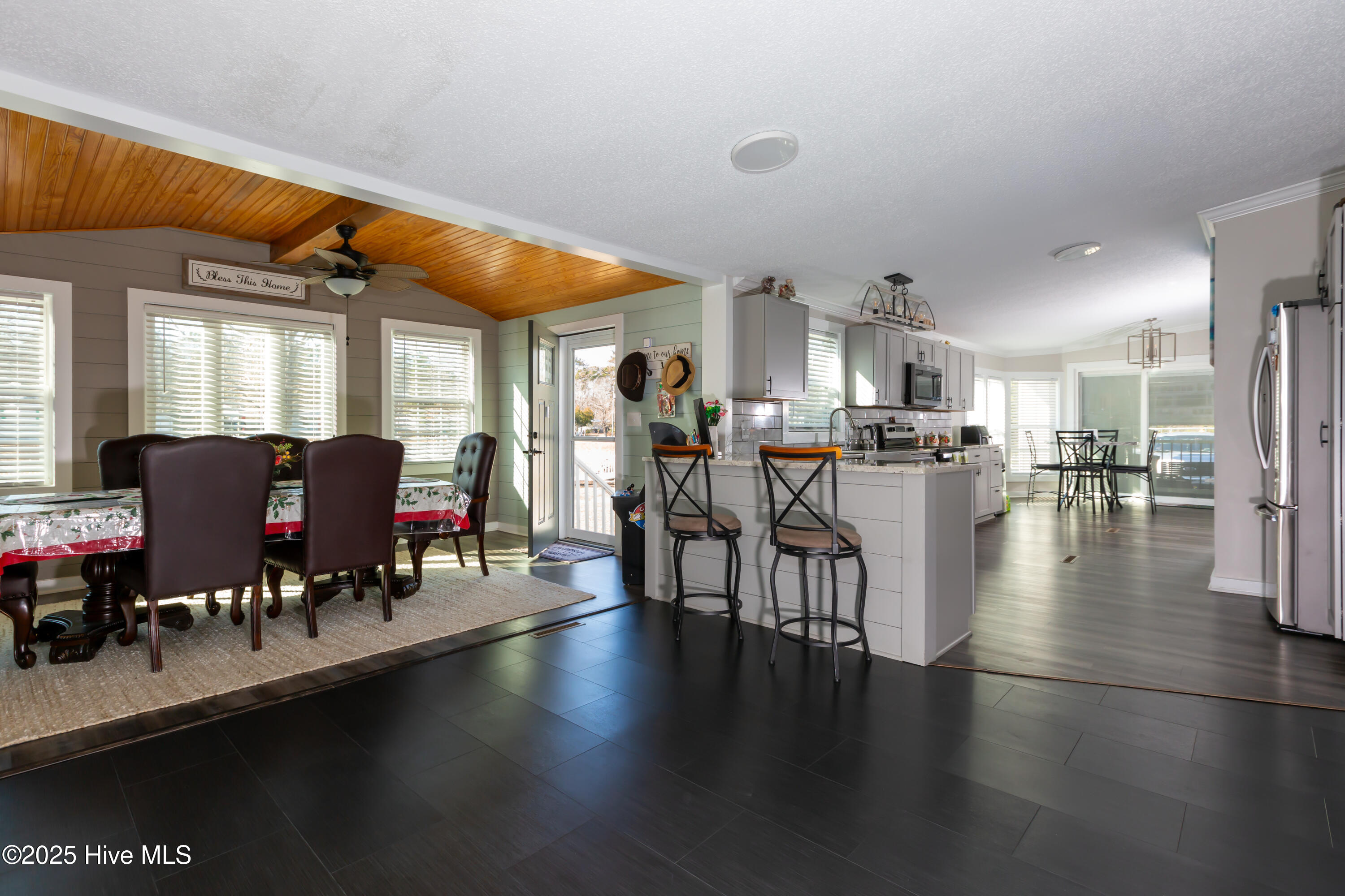 414 W Branch Drive Property Photo 6