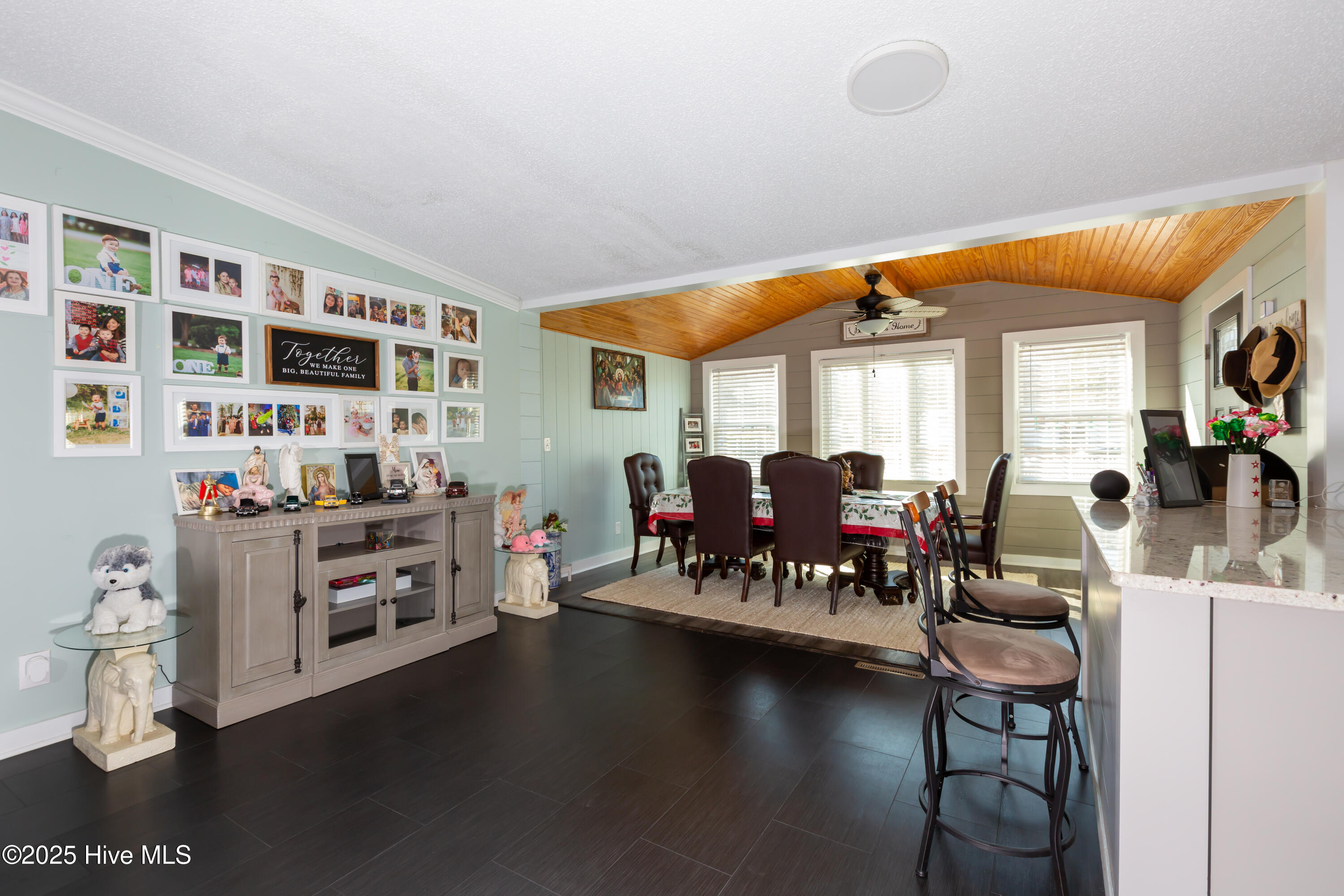414 W Branch Drive Property Photo 7