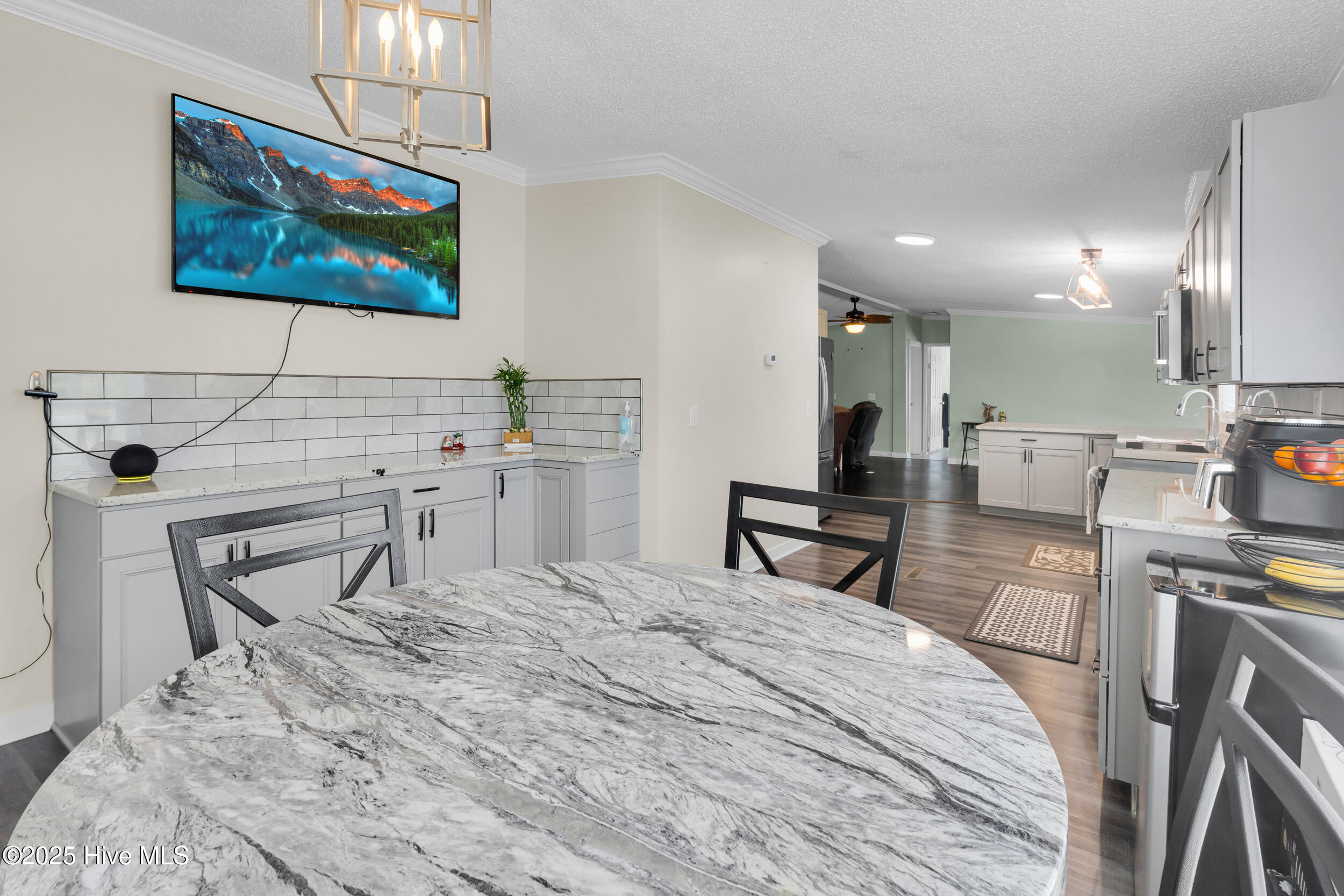 414 W Branch Drive Property Photo 7