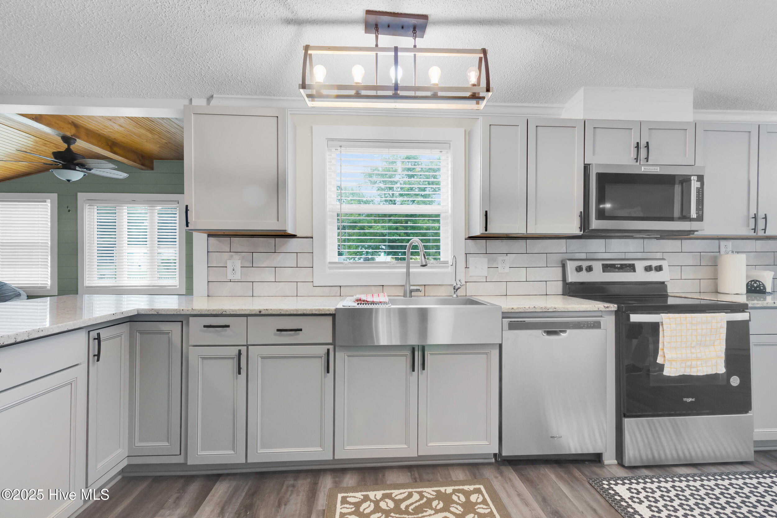 414 W Branch Drive Property Photo 8