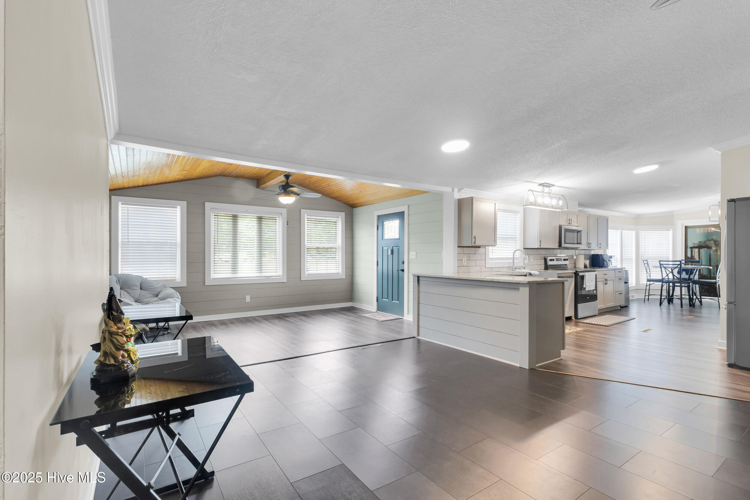 414 W Branch Drive Property Photo 10