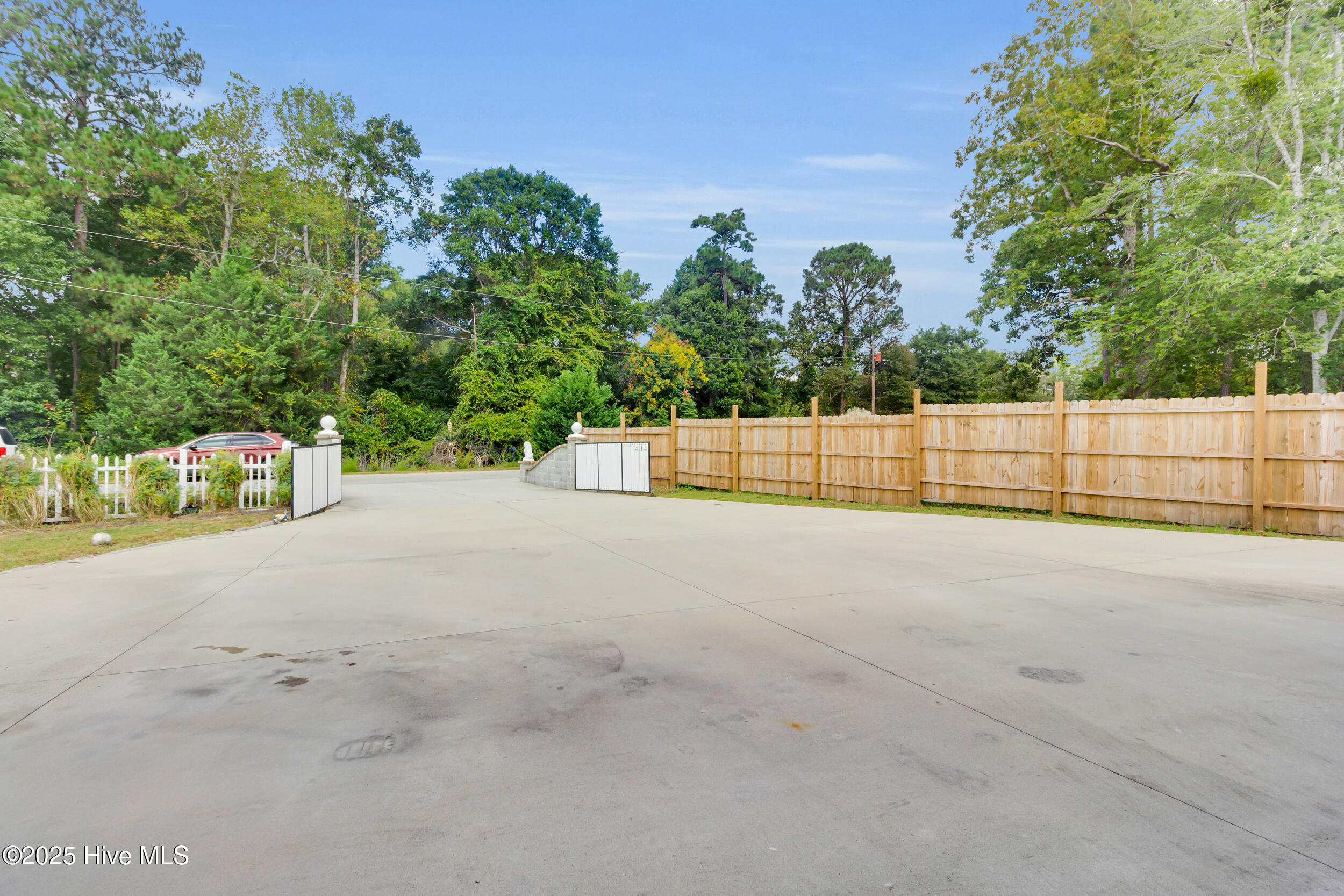 414 W Branch Drive Property Photo 27