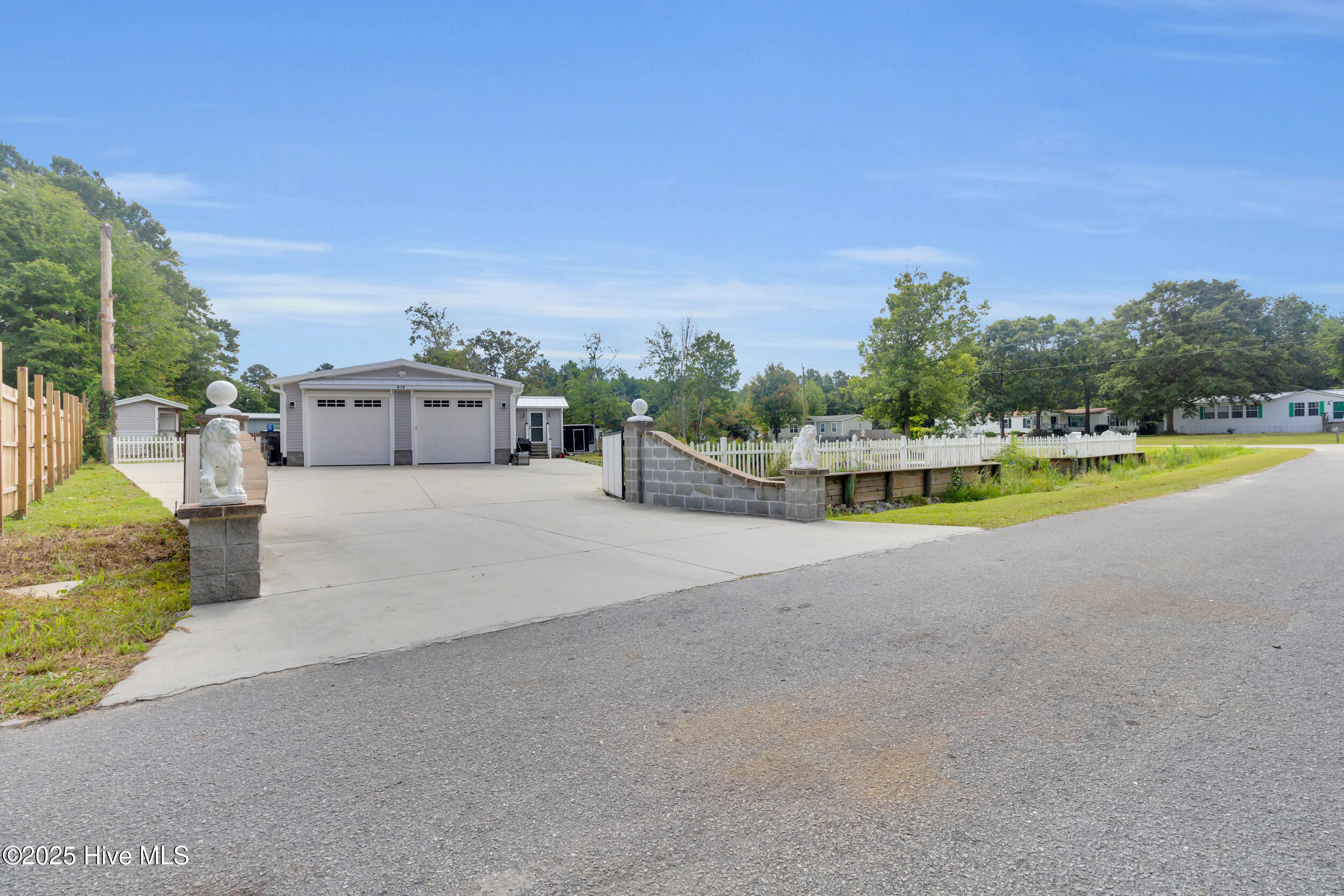 414 W Branch Drive Property Photo 28