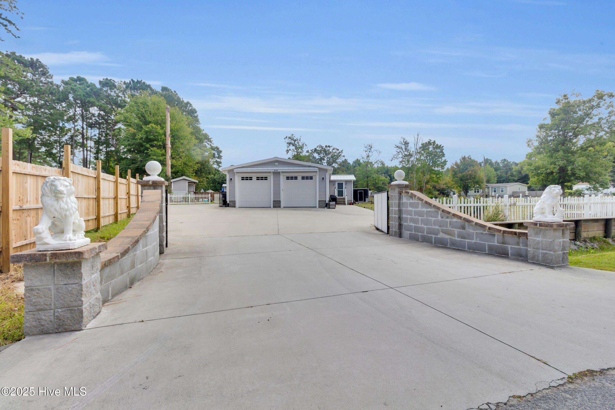 414 W Branch Drive Property Photo 29