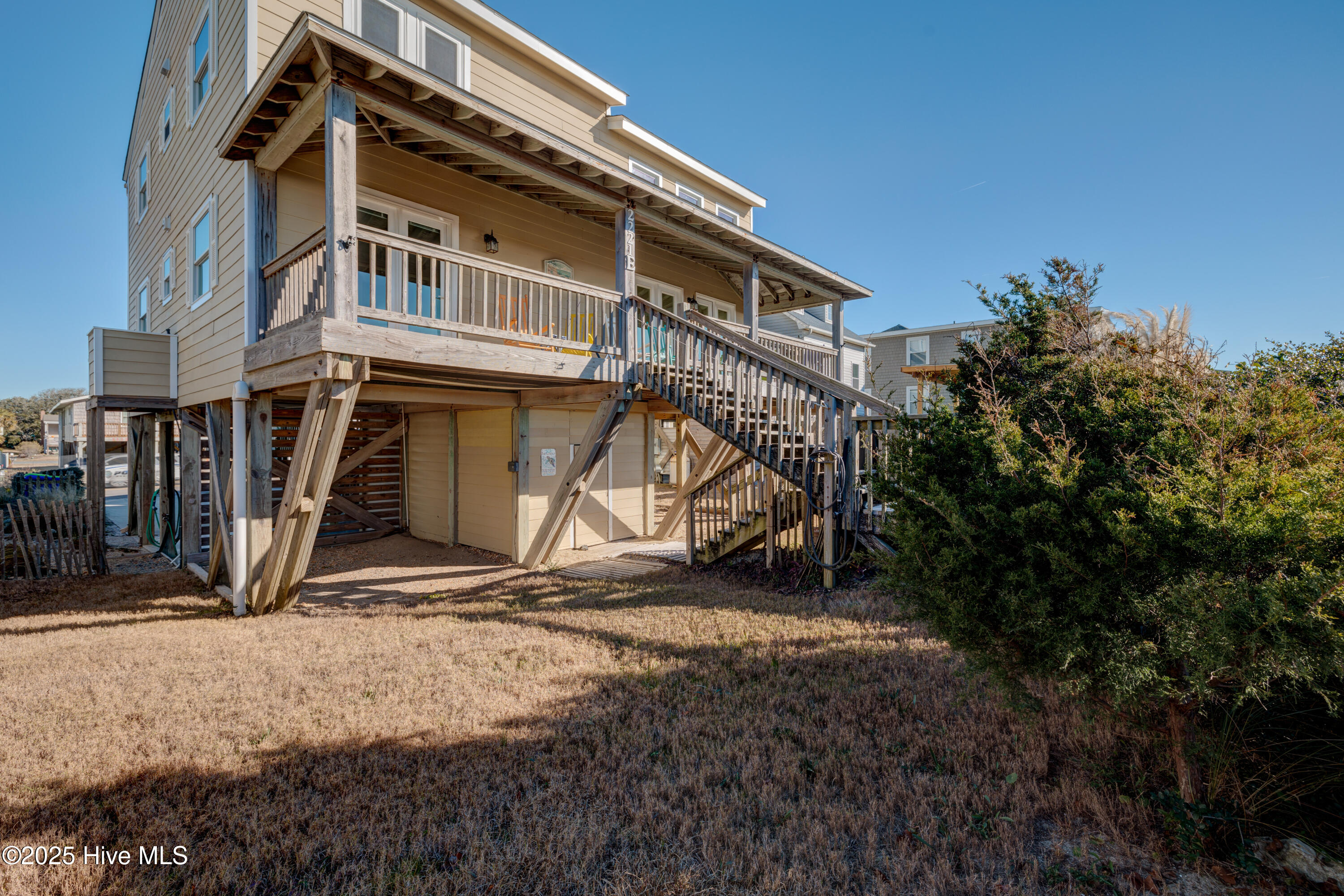 2221 E Beach Drive Property Photo 5