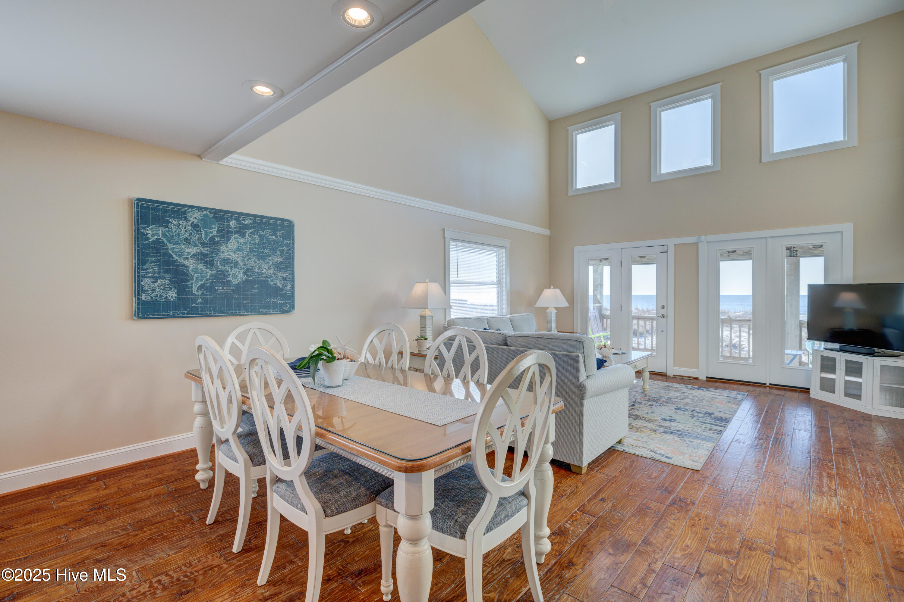2221 E Beach Drive Property Photo 14