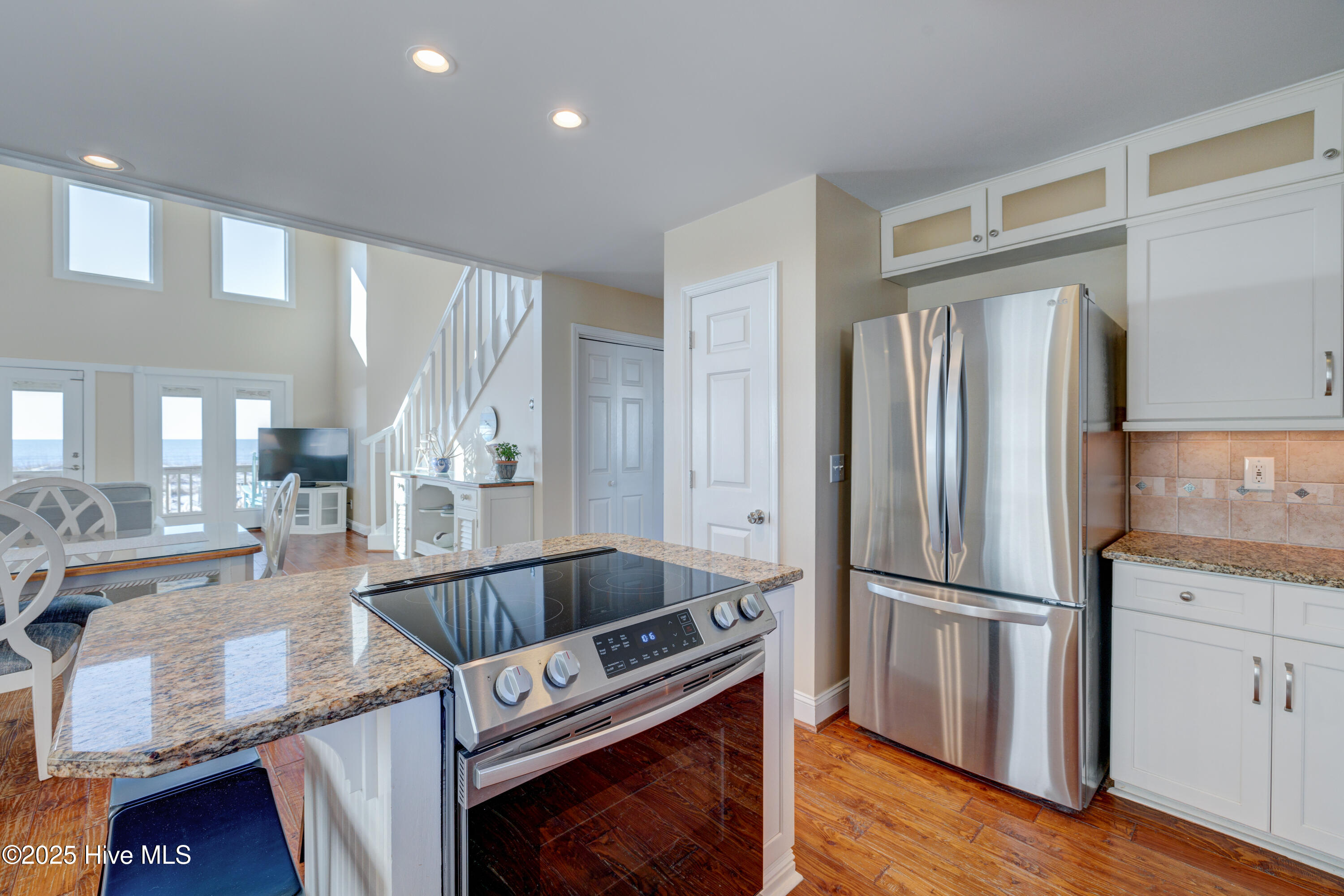 2221 E Beach Drive Property Photo 16