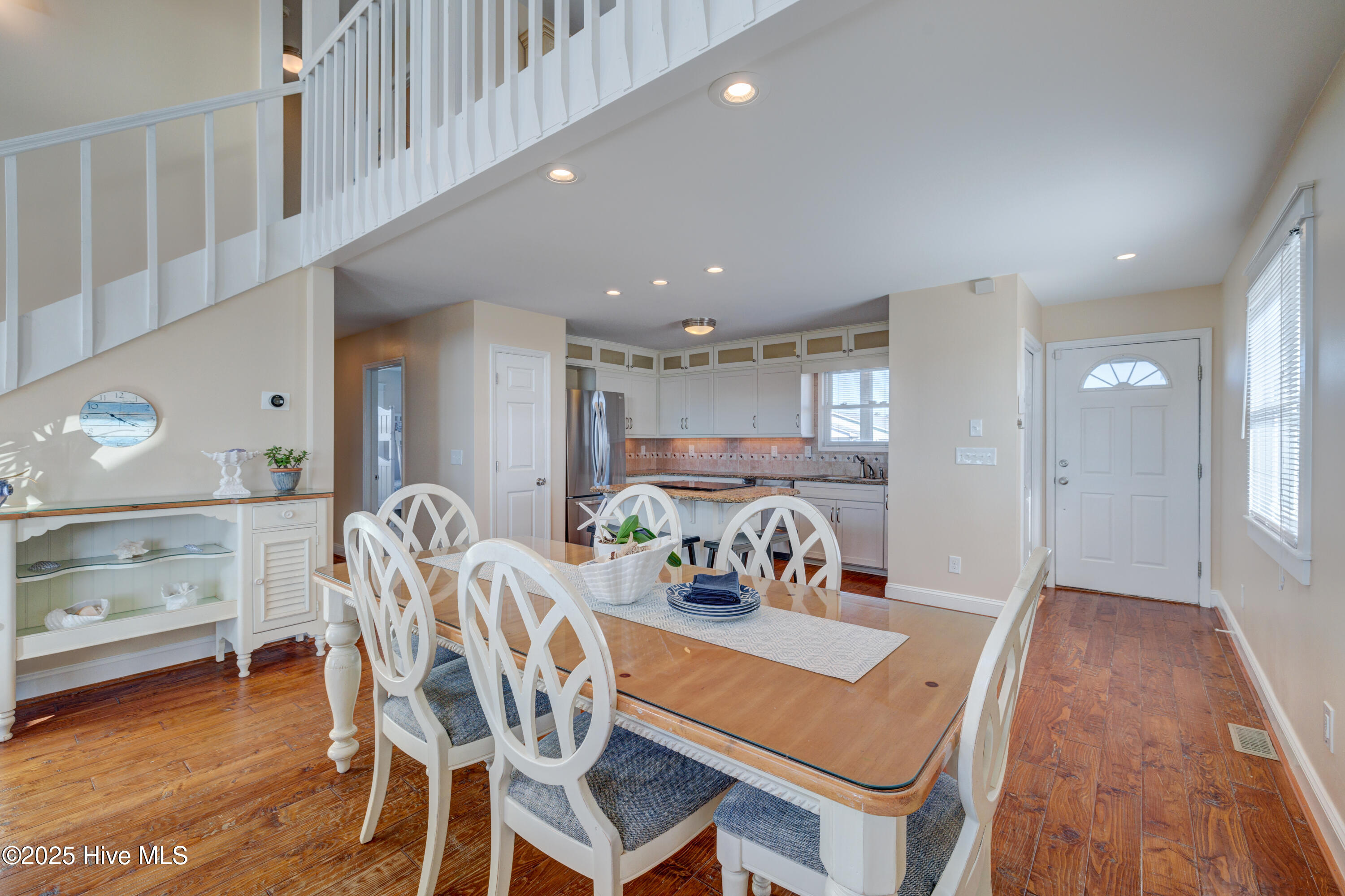 2221 E Beach Drive Property Photo 17