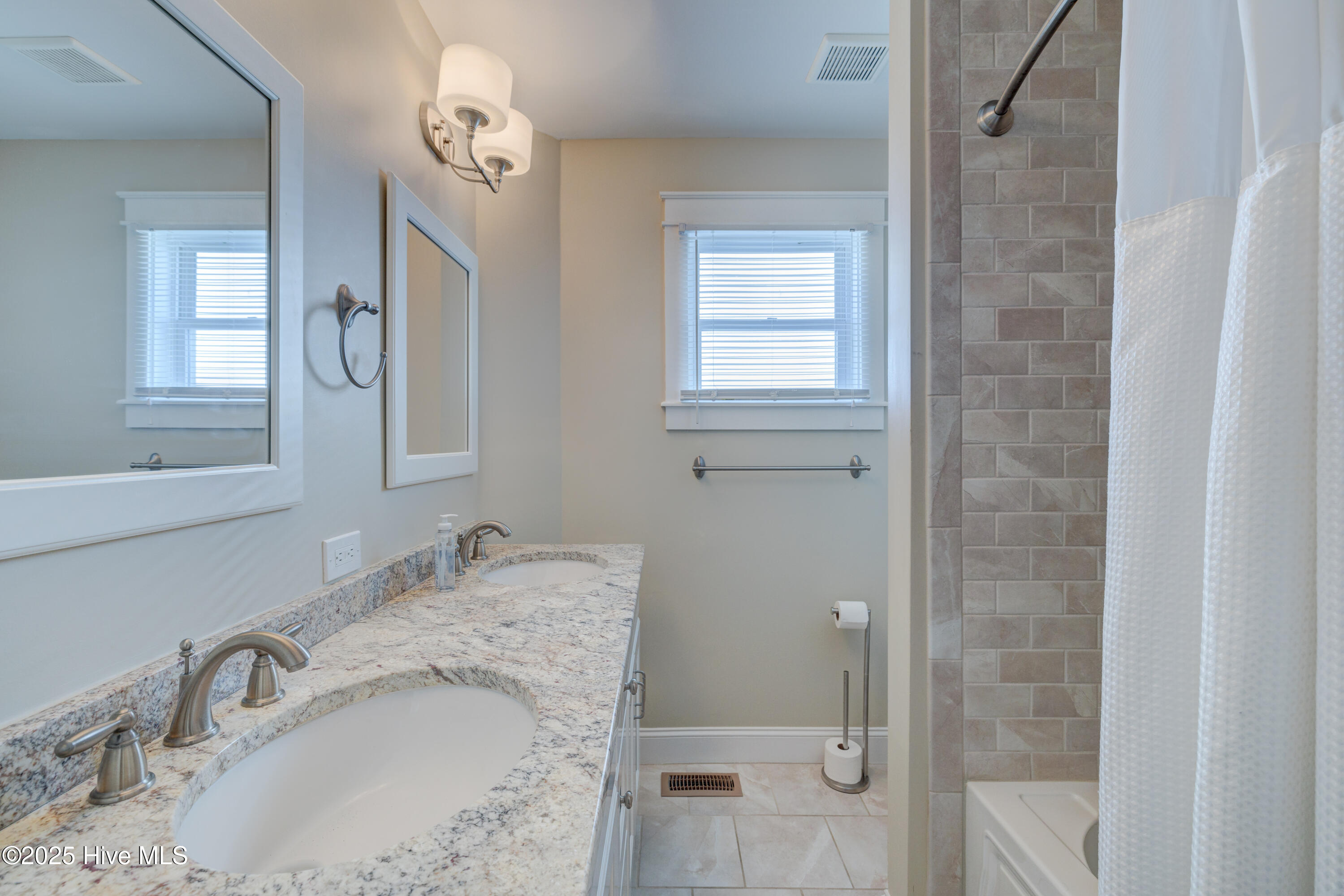 2221 E Beach Drive Property Photo 23